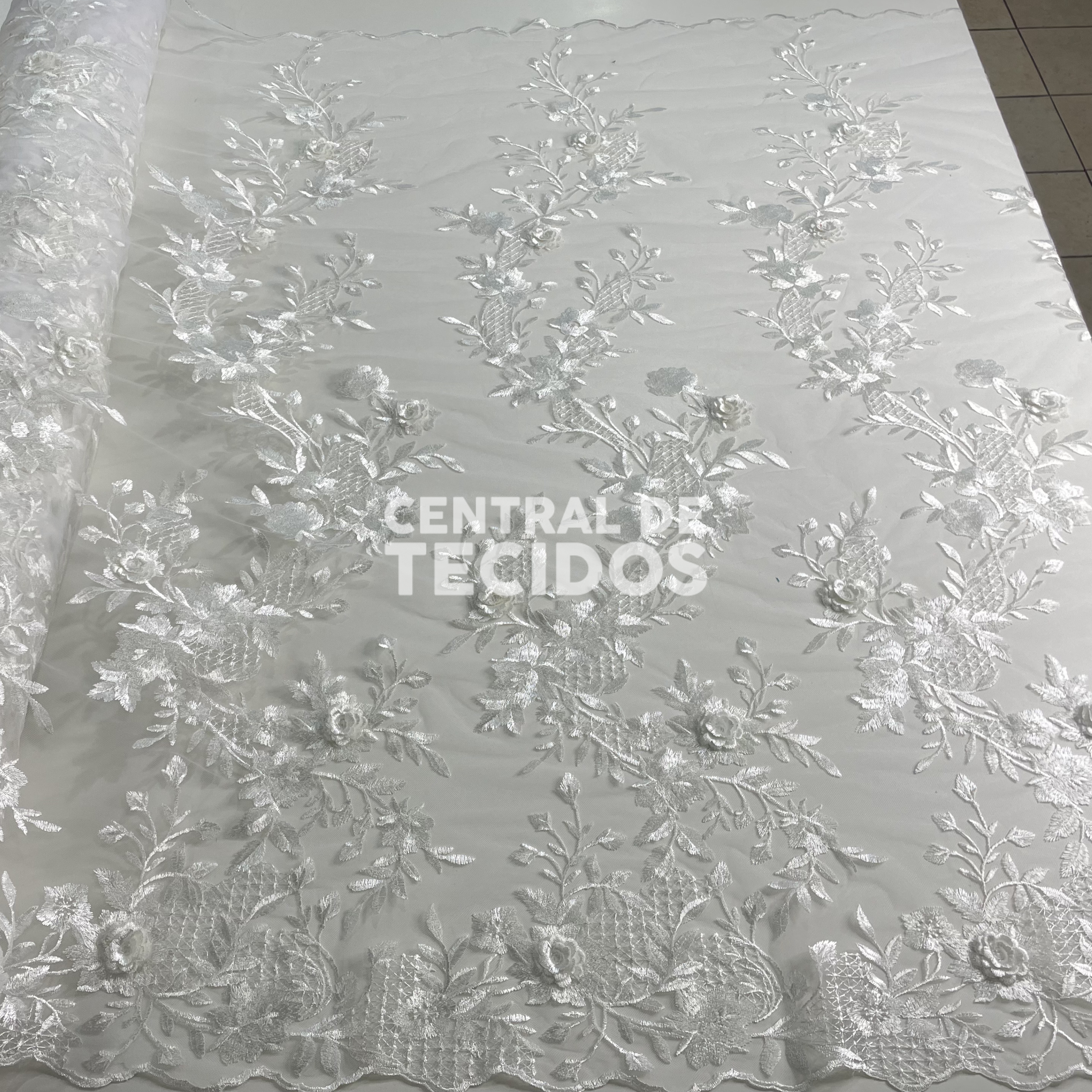 Tule Bordado 3D Floral Branco