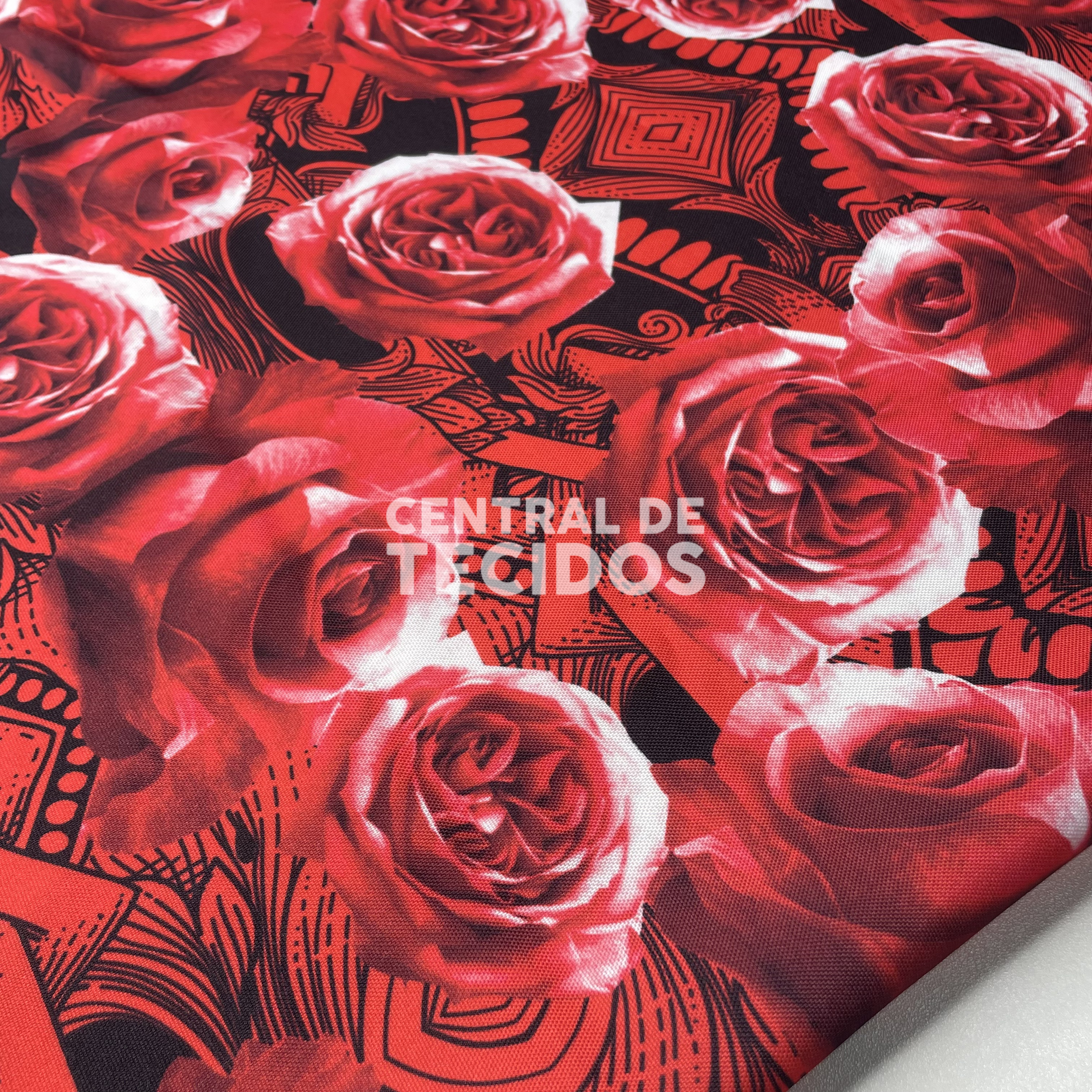 Oxford Digital Arabesco Rosas Vermelhas Fundo Preto