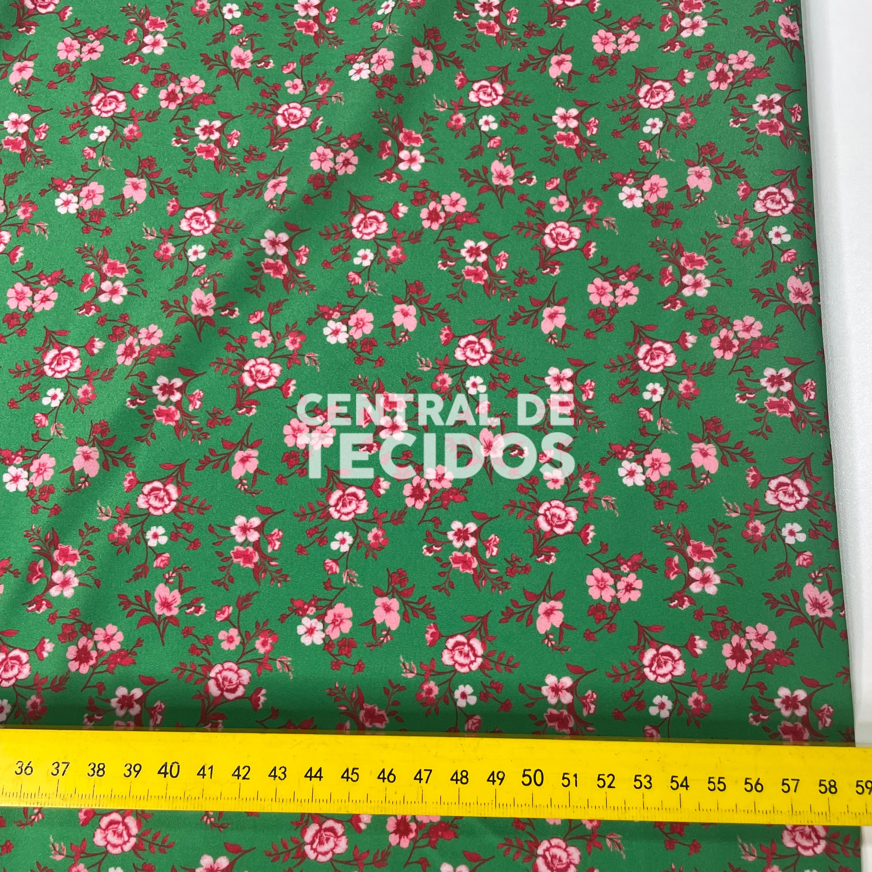 Microtel Digital Floral Rosa Fundo Verde