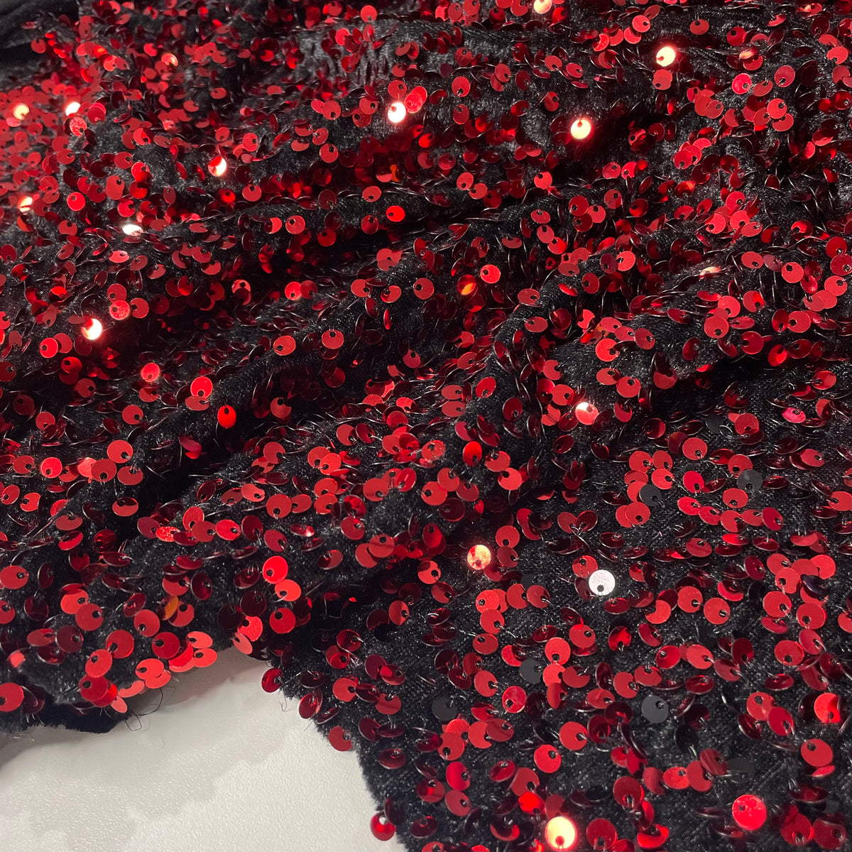 Veludo Paetê Degradê Vermelho e Preto