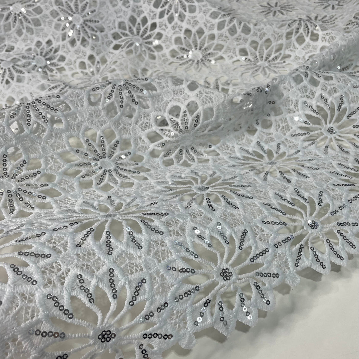 Guipir Luanda Branco e Prata - Comprimento: 1,60m X Largura: 1,30m
