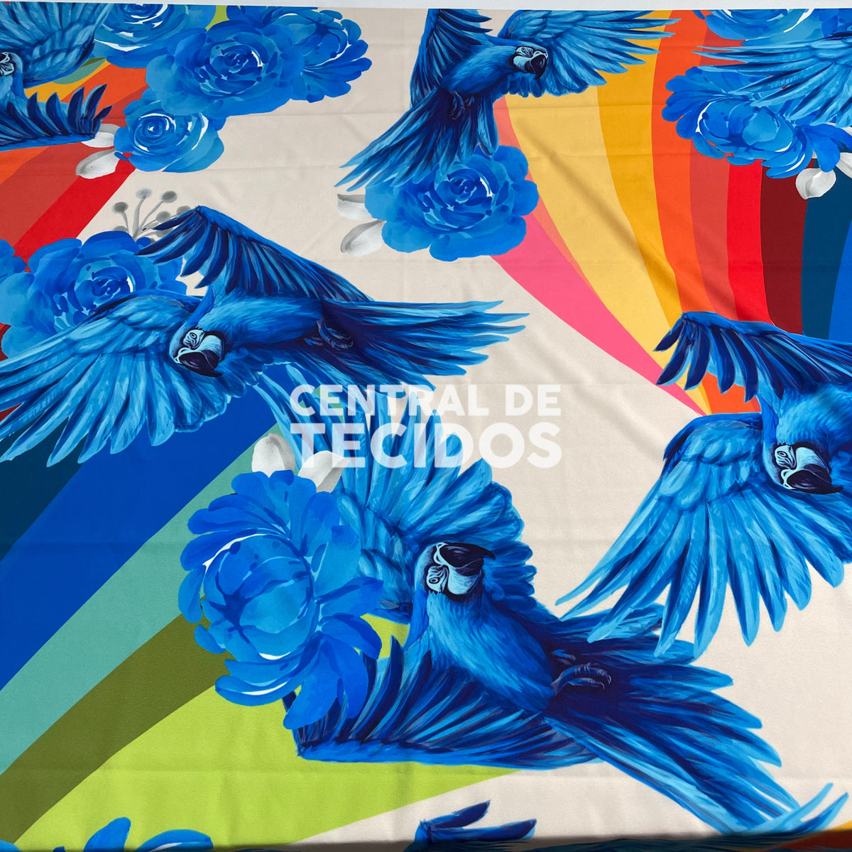 Toque de Seda Araras Arco-Iris