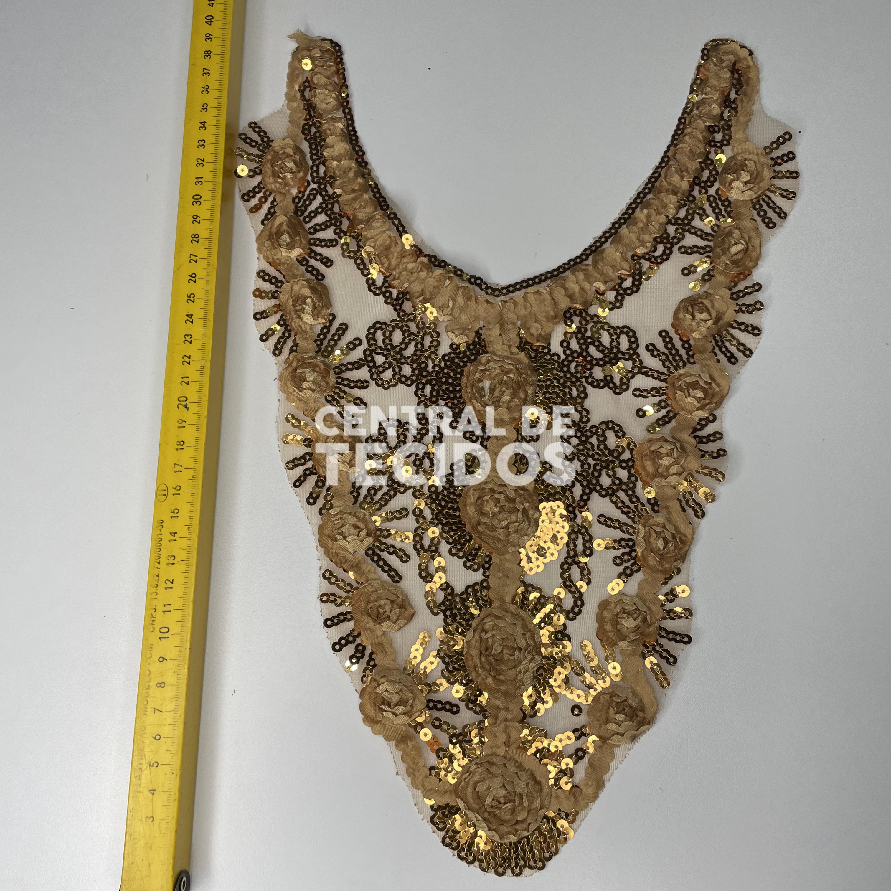 Gola Bordada Paetês Dourado