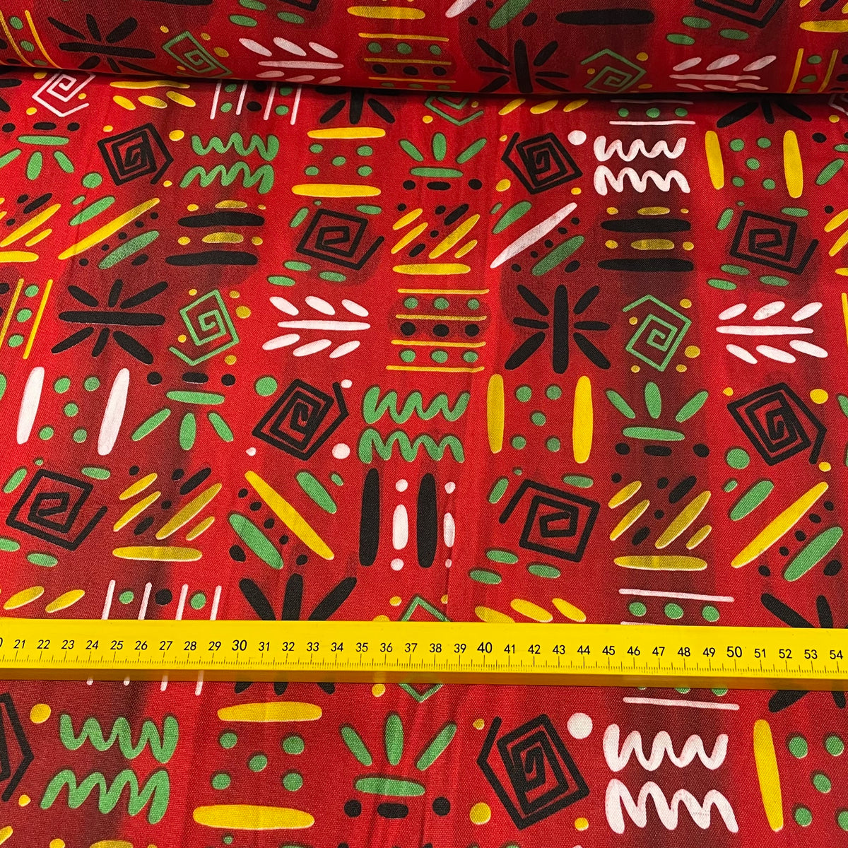 Oxford Afro Espirais e Grafismos Fundo Vermelho