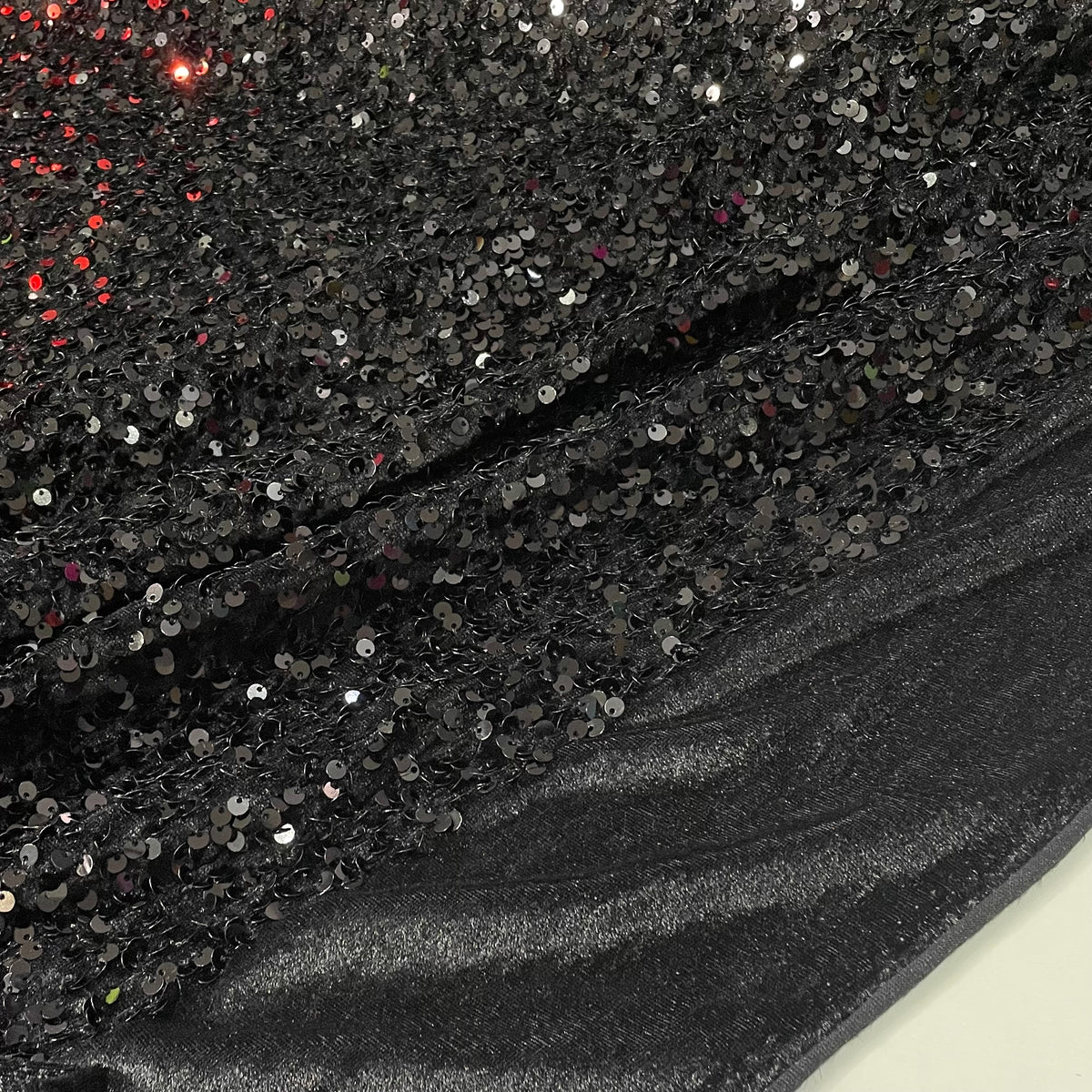 Veludo Paetê Degradê Vermelho e Preto