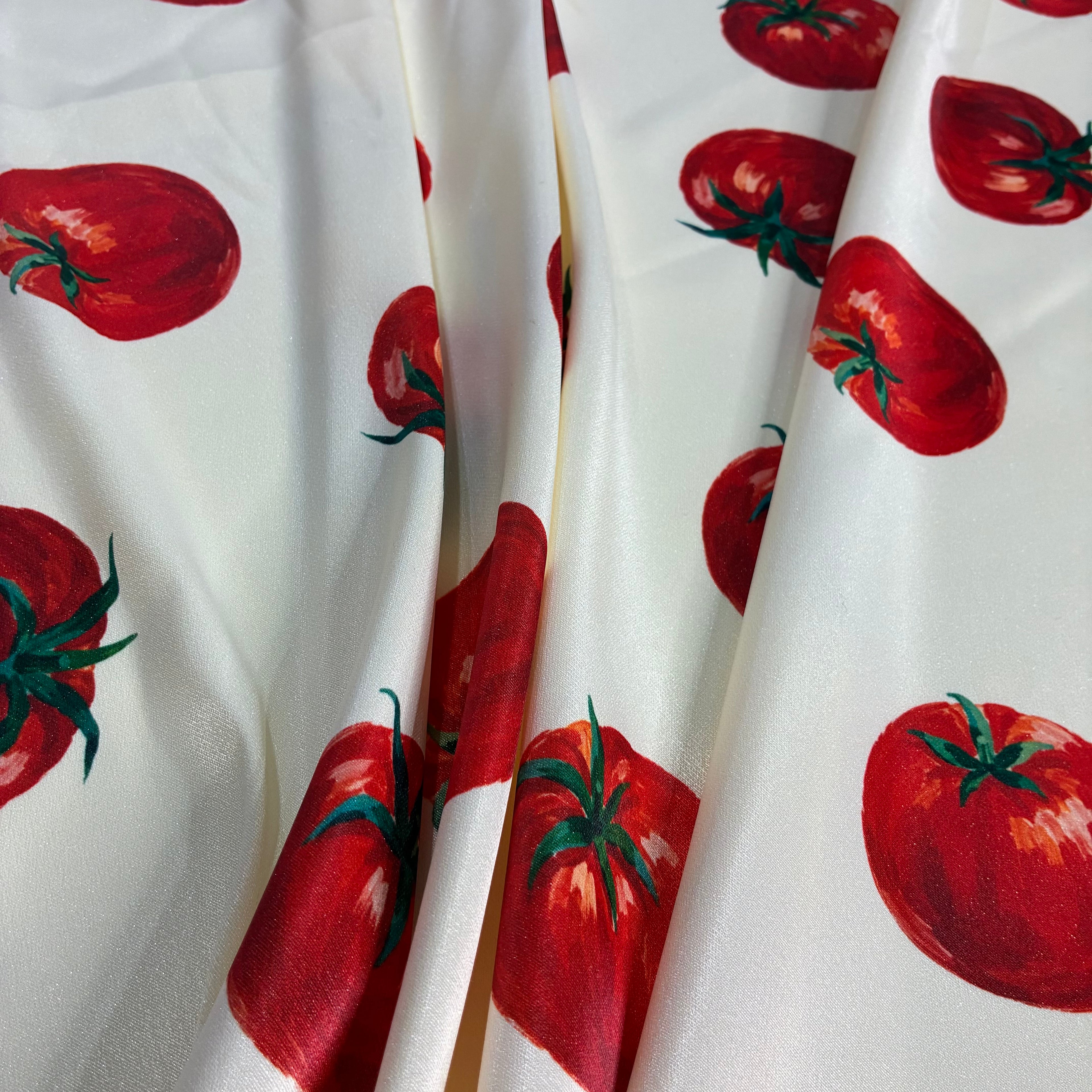 Crepe Satin Tomates Fundo Liso Marfim