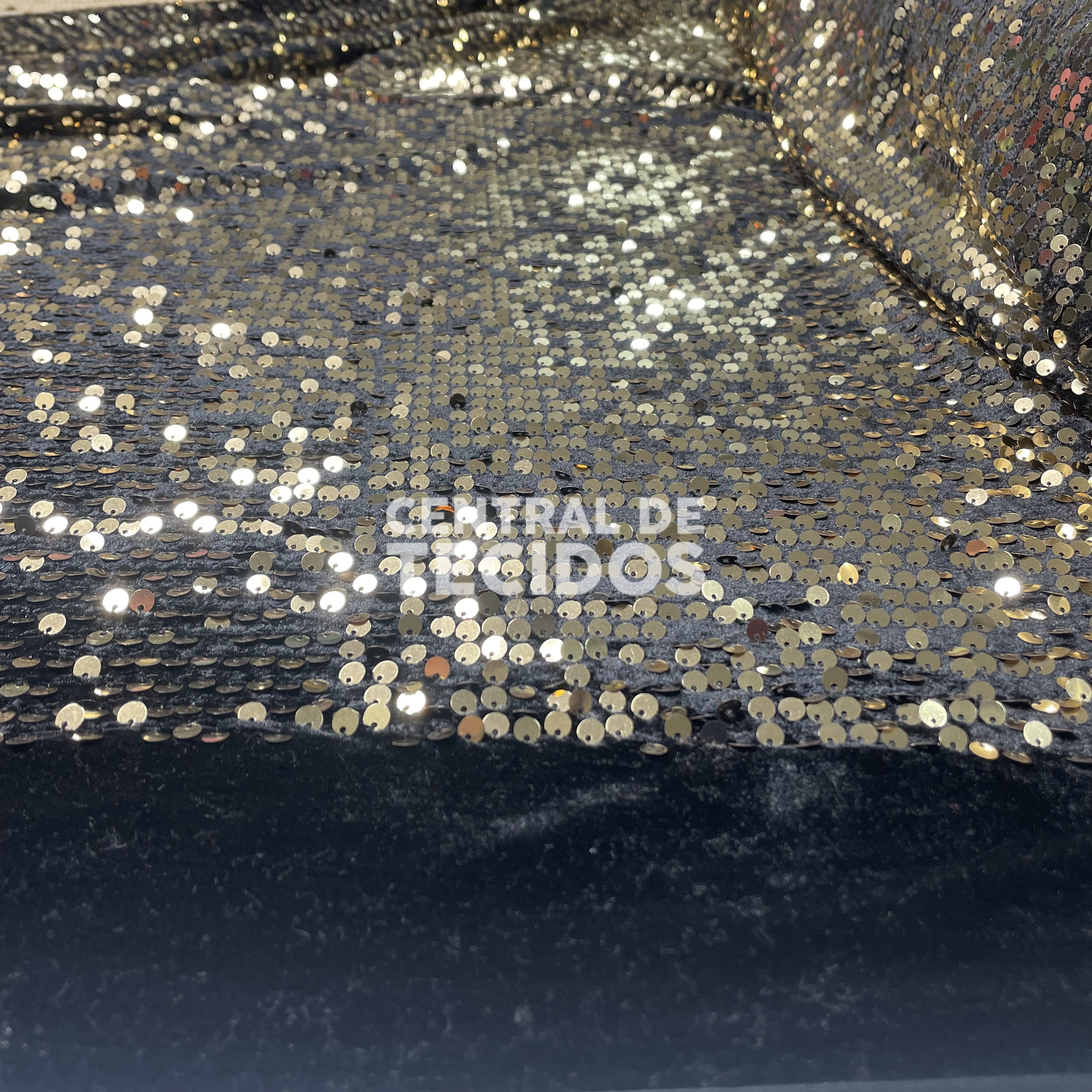 Veludo Paetê Preto e Dourado