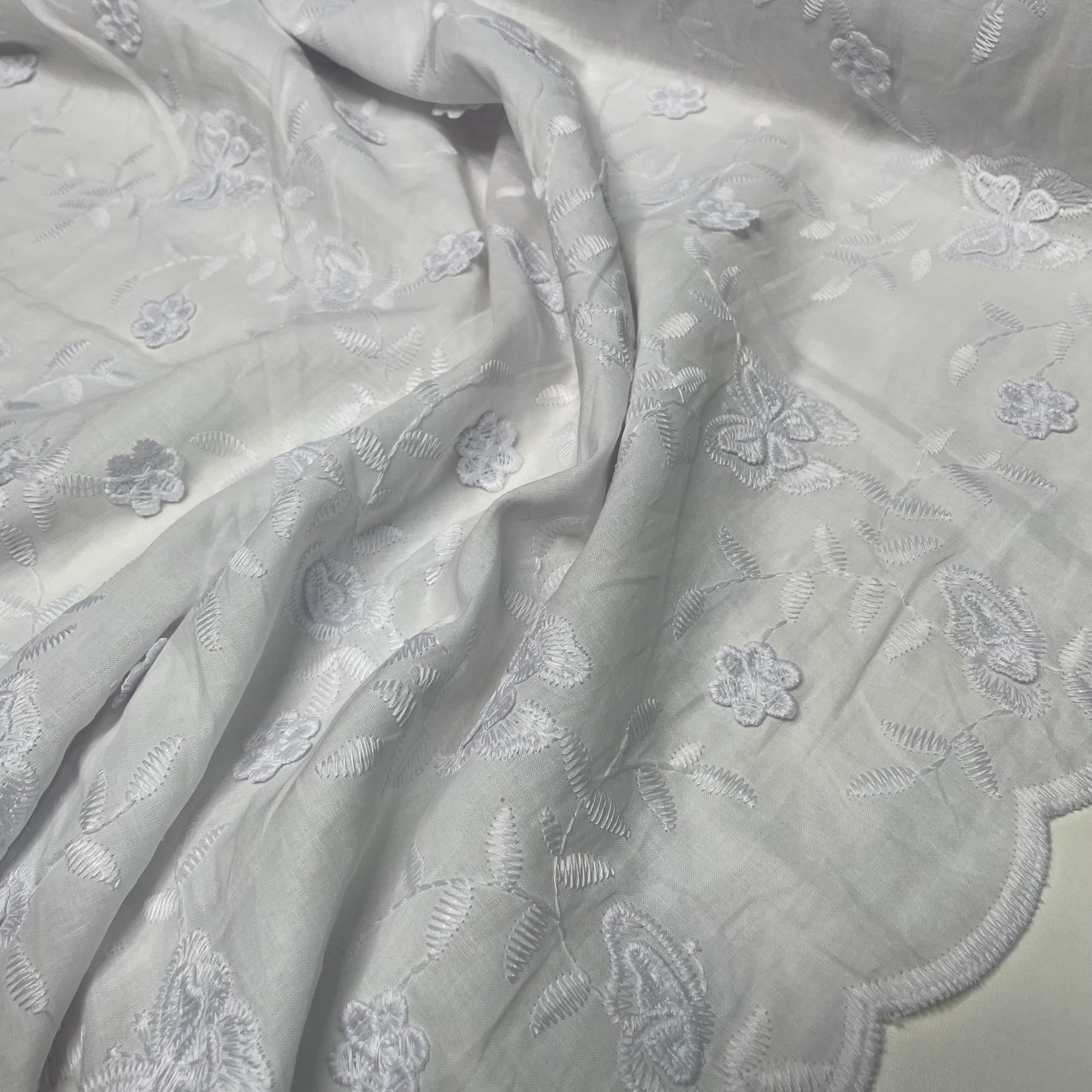 Laise Bordado Algodão Borboletas 3D Branco