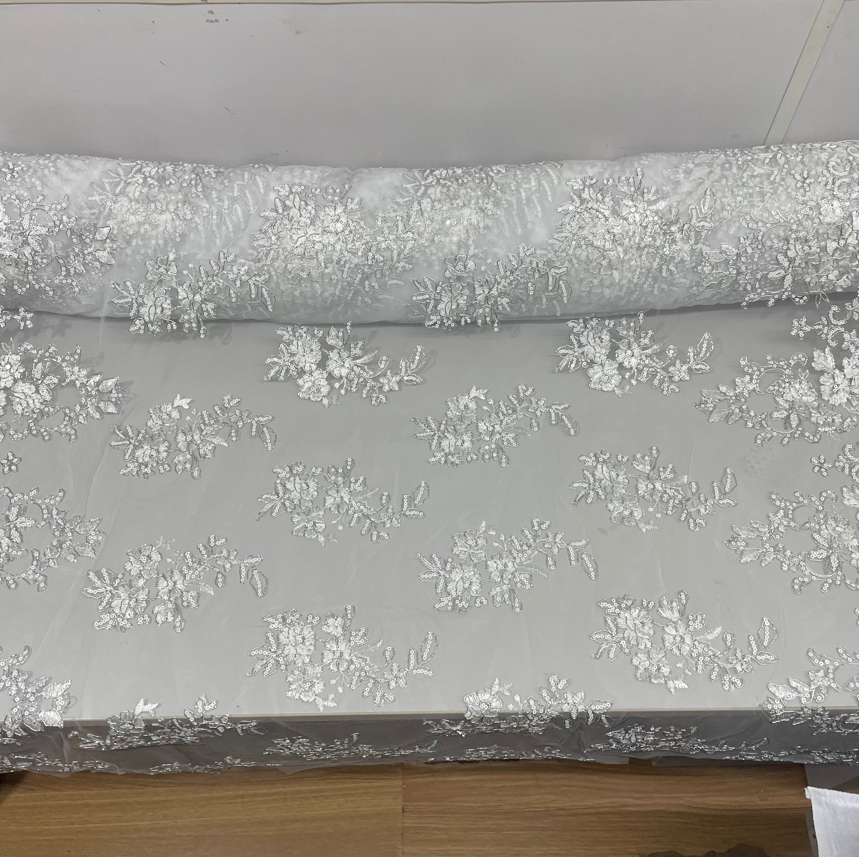 Tule Bordado Soho Metalic Branco e Prata