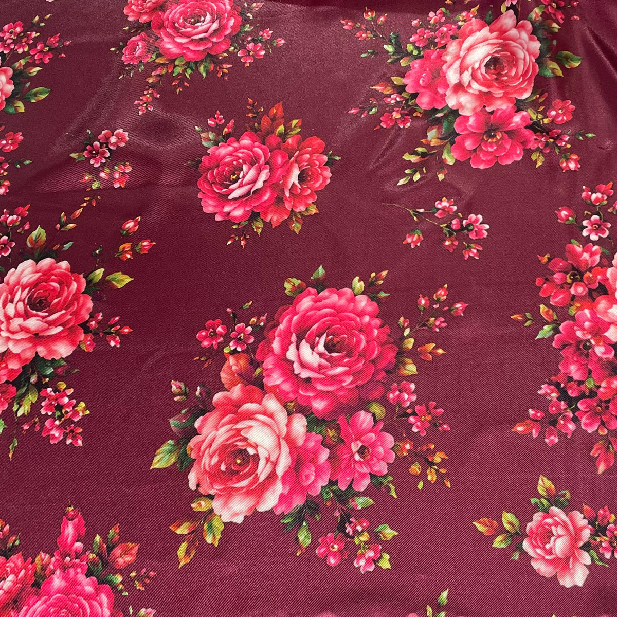 Cetim Digital Floral Fundo Bordô