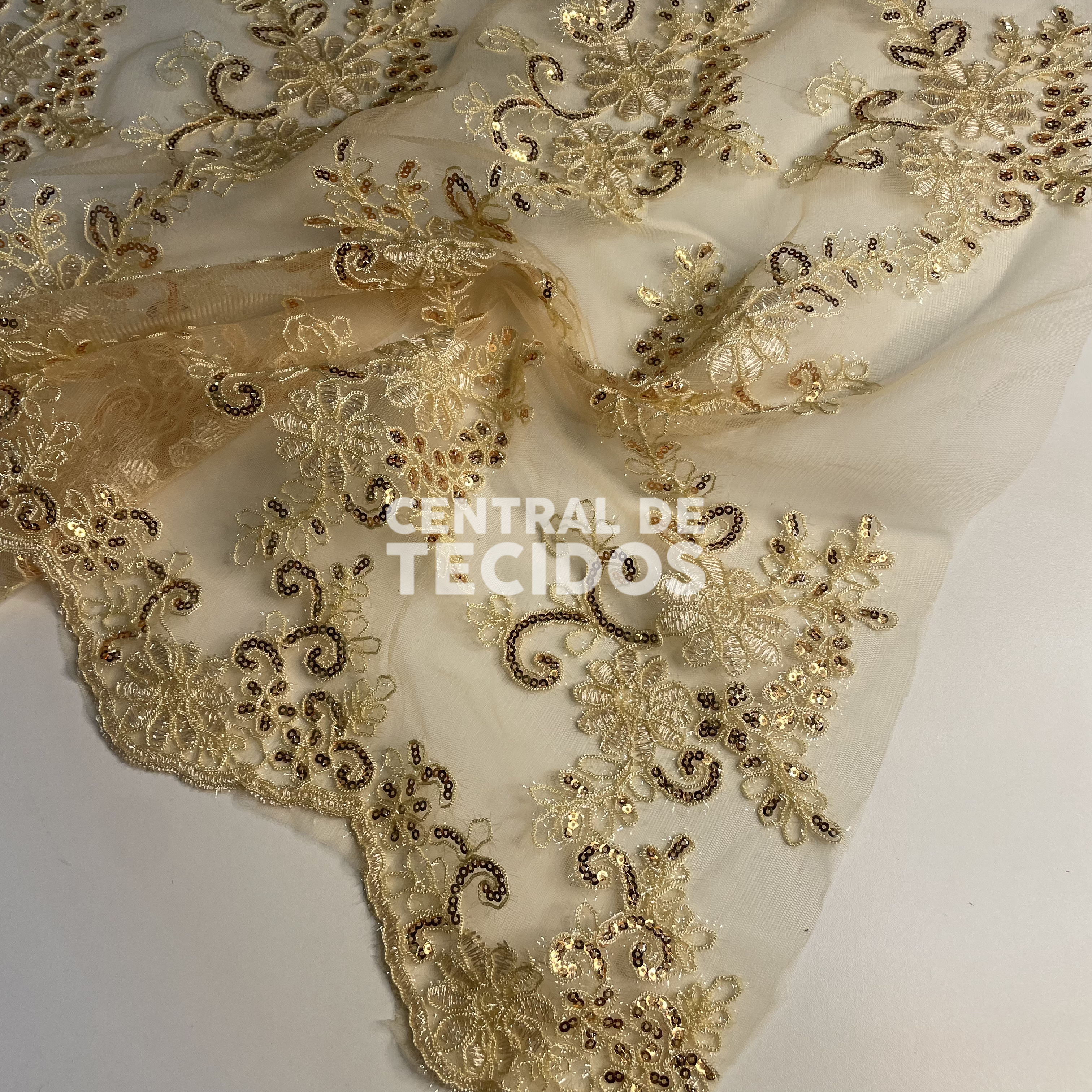 Tule Bordado Luna Radiante Dourado