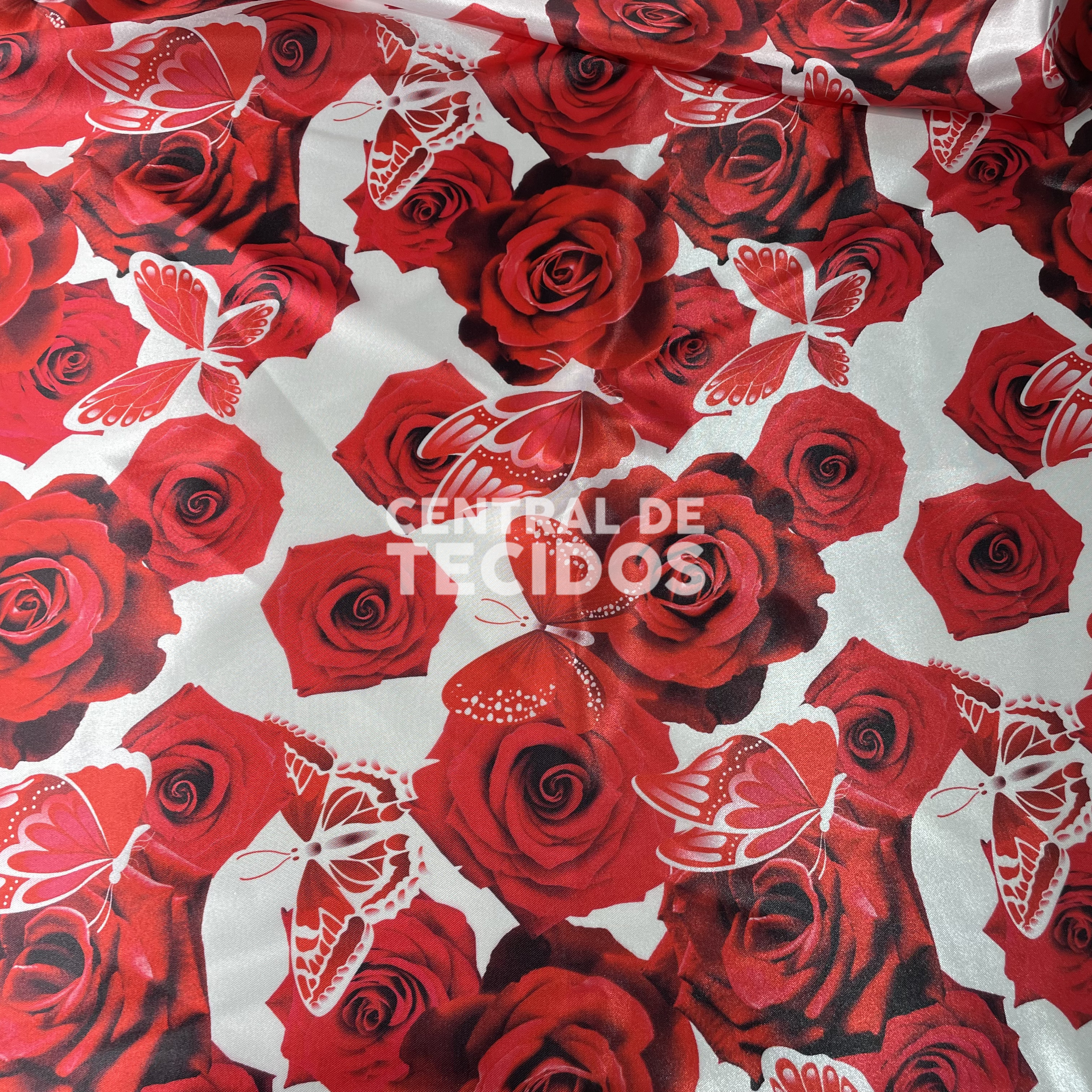 Cetim Rosas e Borboletas Vermelhas Fundo Branco