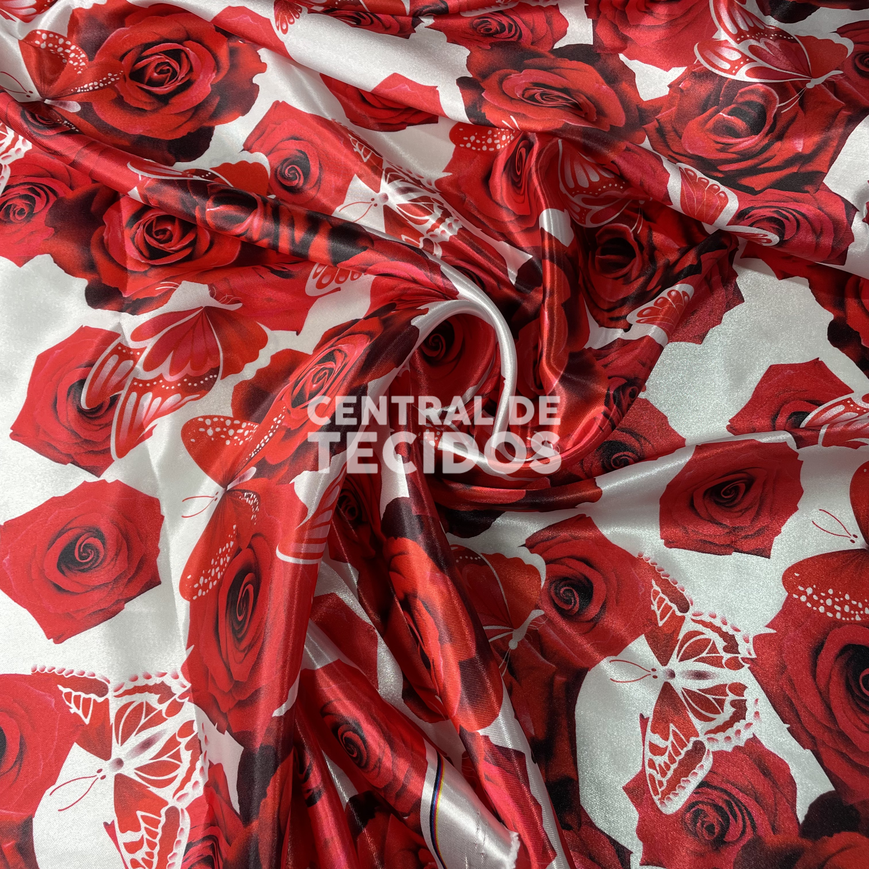 Cetim Rosas e Borboletas Vermelhas Fundo Branco