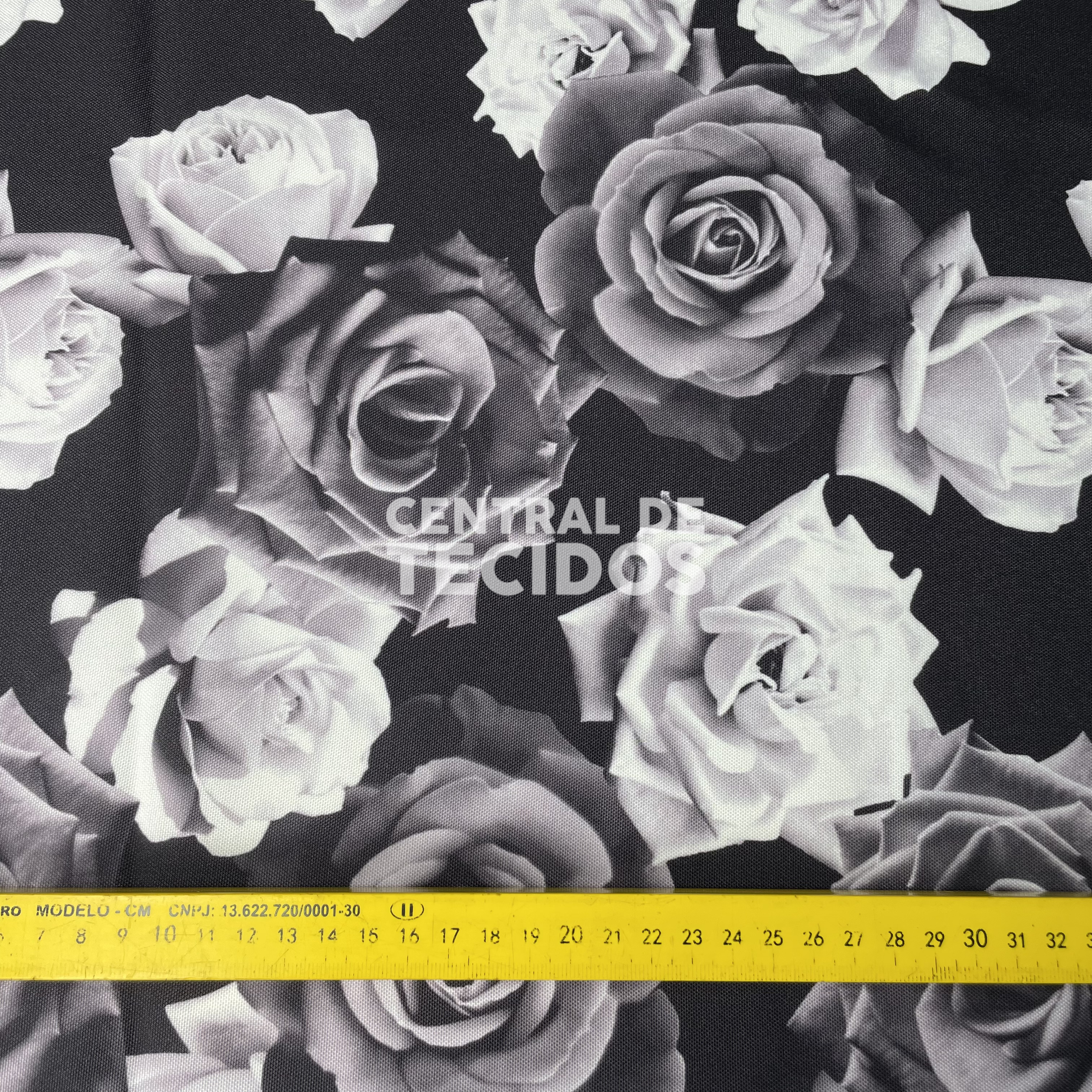Oxford Digital Rosas Reais Preto e Branco