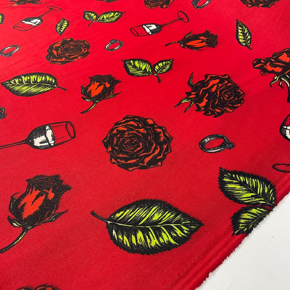 Oxford Afro Rosas e Taças Fundo Vermelho