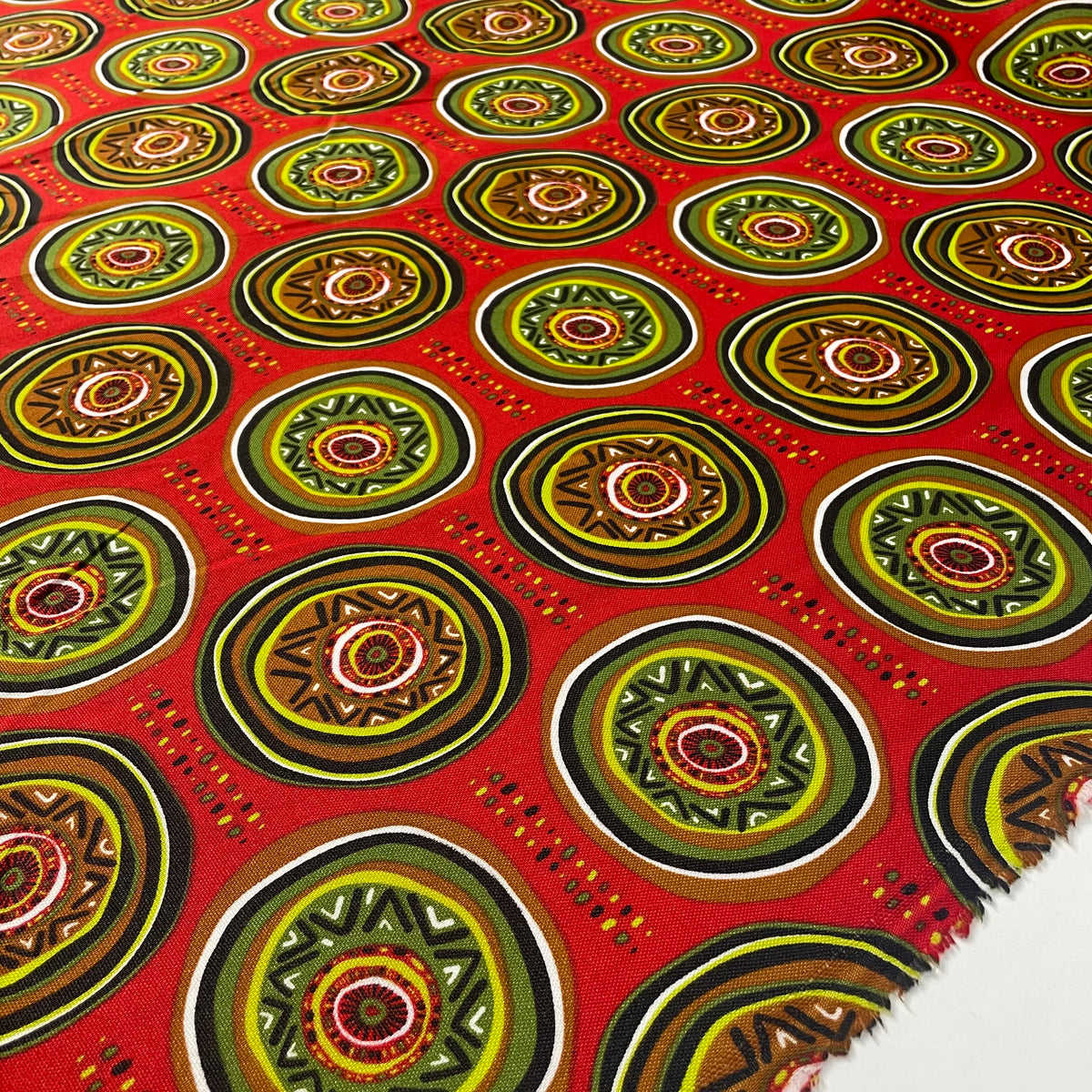 Oxford Afro Círculos Vibrantes Fundo Vermelho