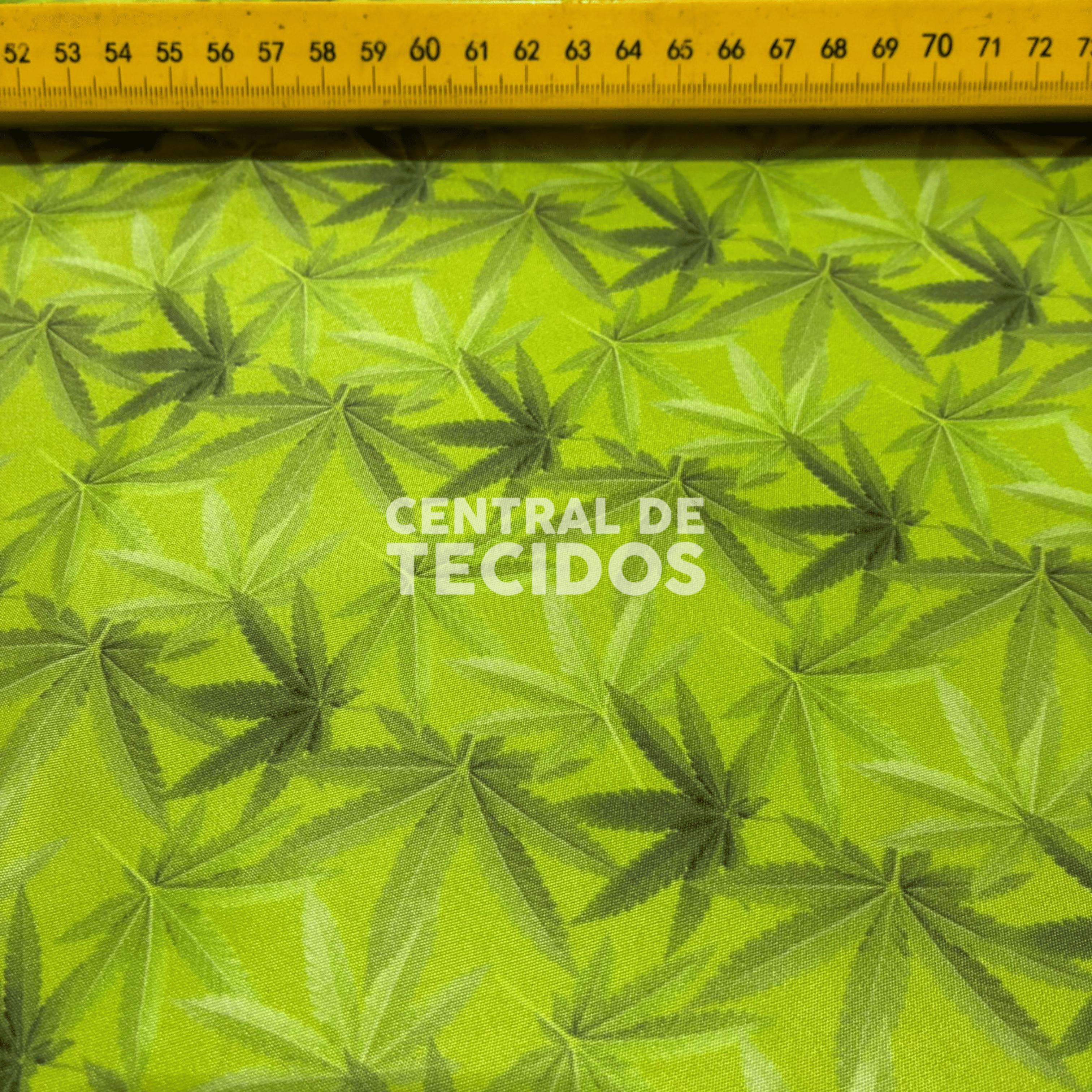 Microtel Digital Folha Cannabis Fundo Verde
