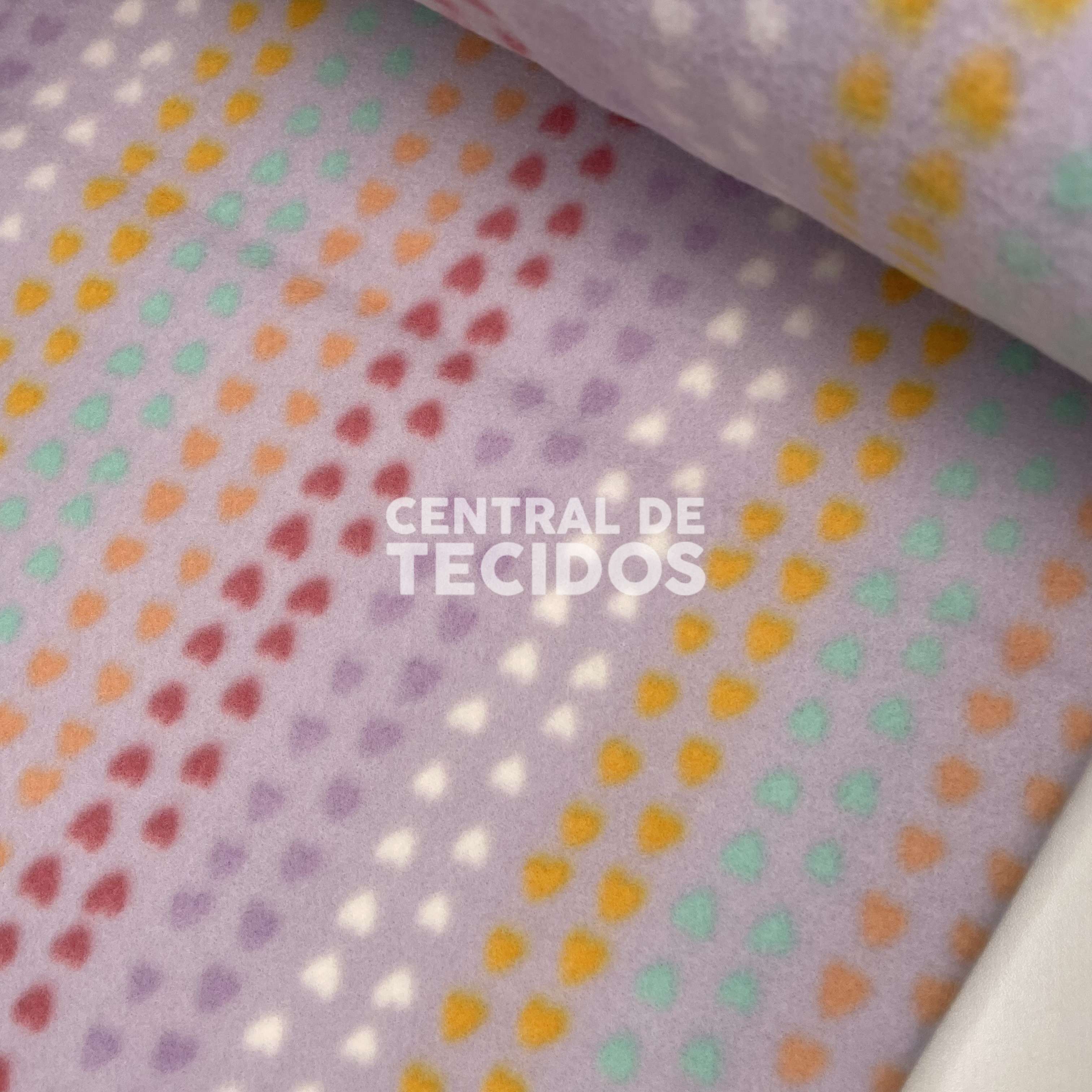Soft Térmico Arco-Íris de Corações Fundo Lilás