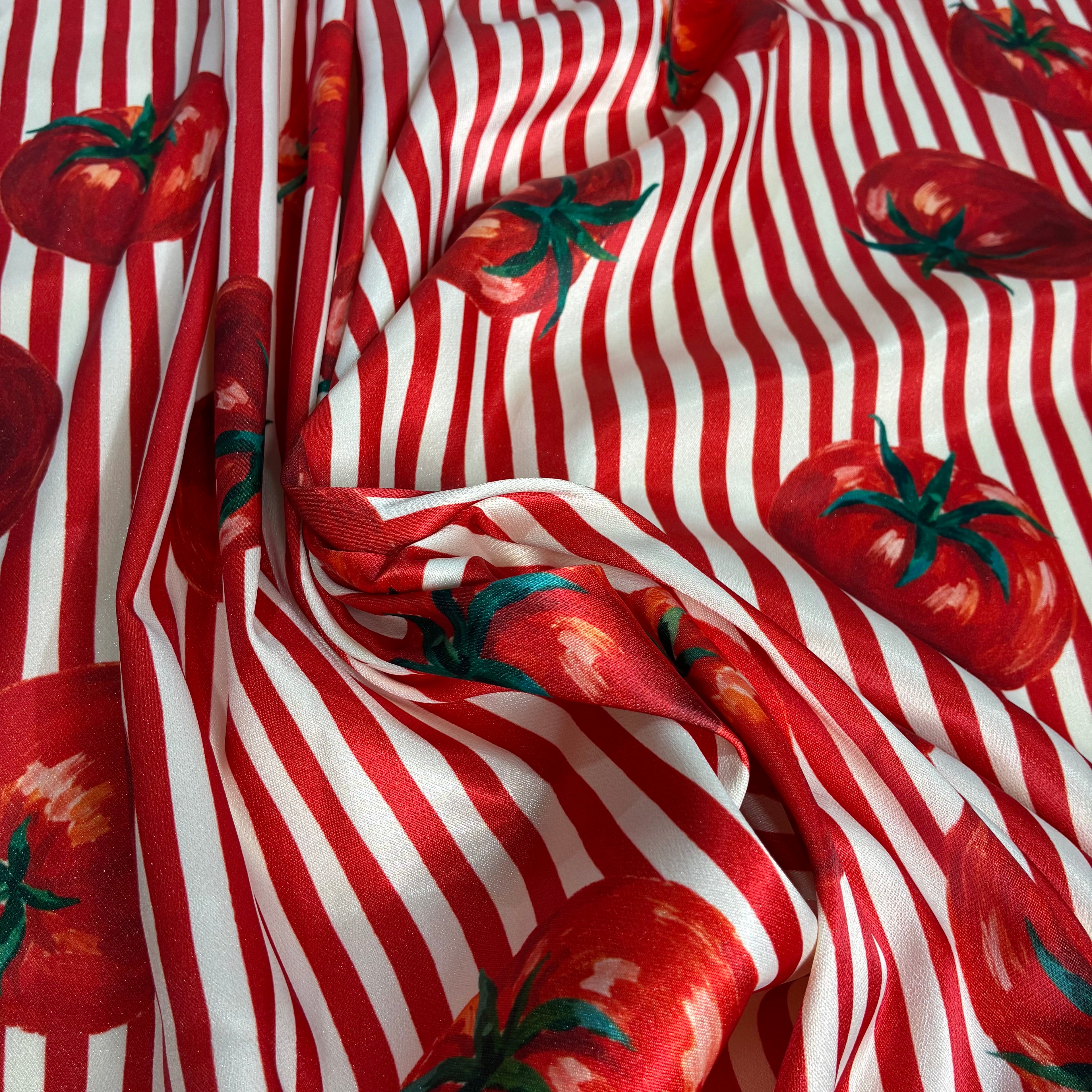 Crepe Satin Tomates Listras Vermelhas
