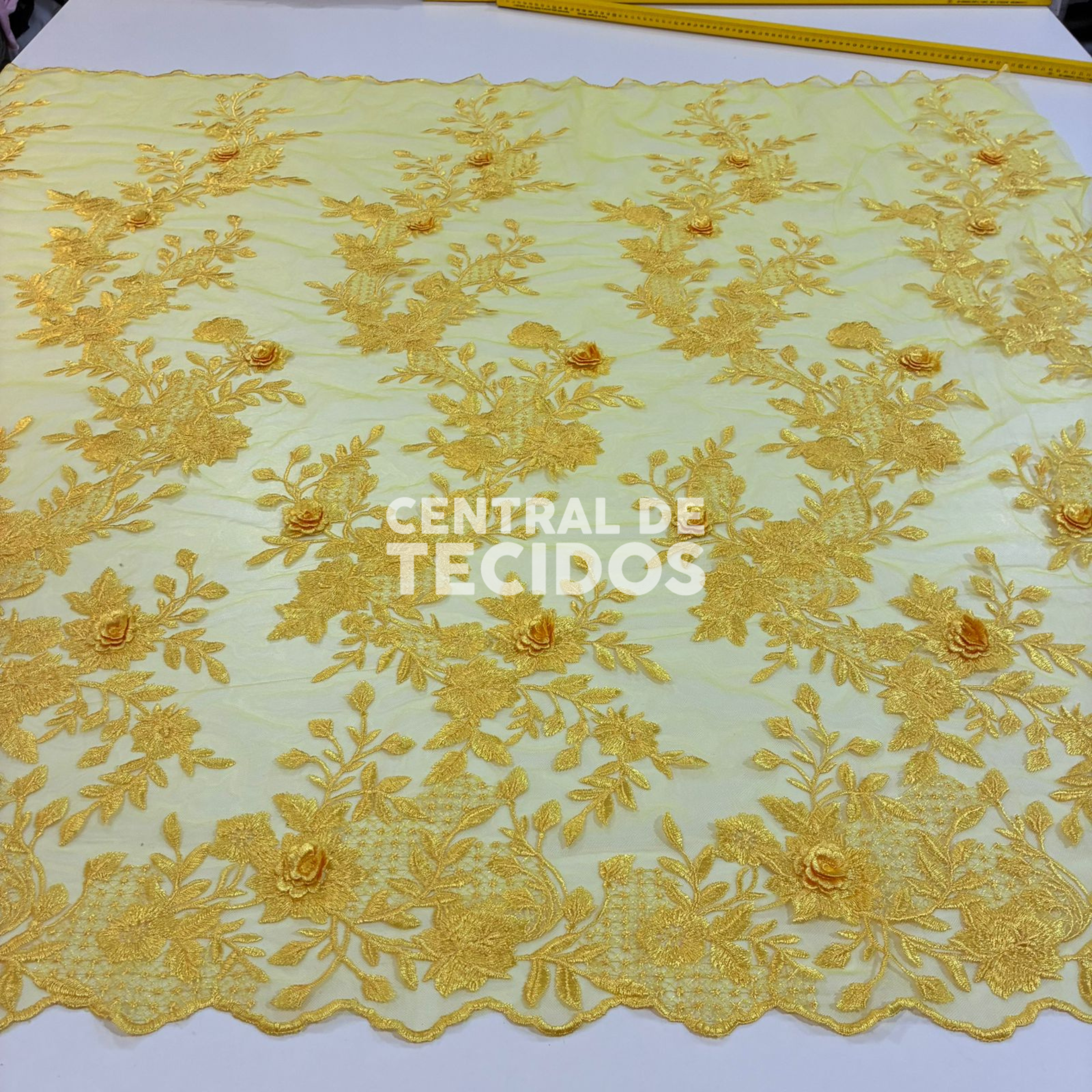 Tule Bordado London 3D Floral Amarelo Ouro
