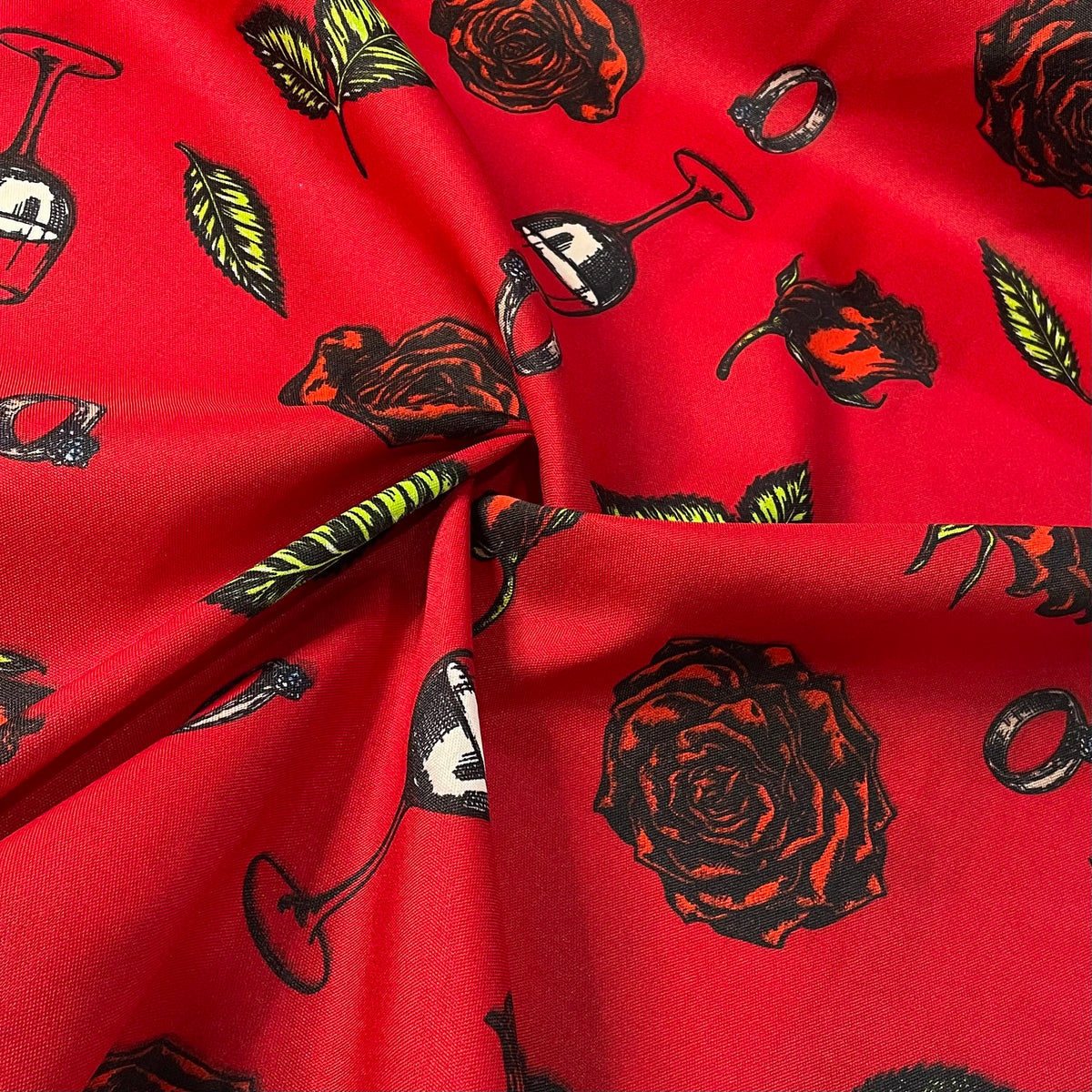 Oxford Afro Rosas e Taças Fundo Vermelho