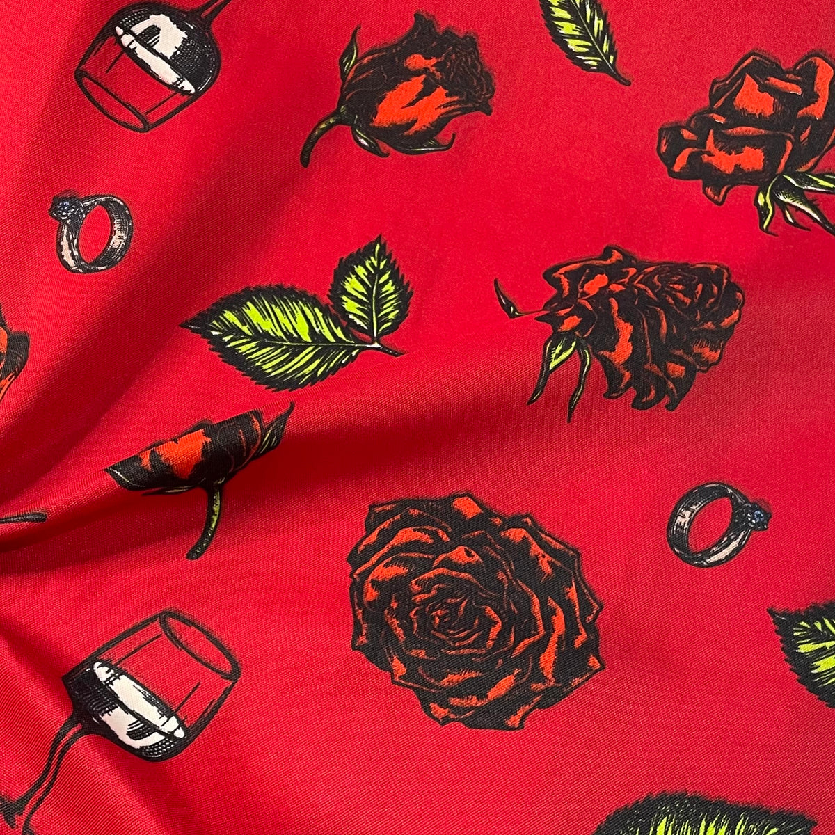 Oxford Afro Rosas e Taças Fundo Vermelho