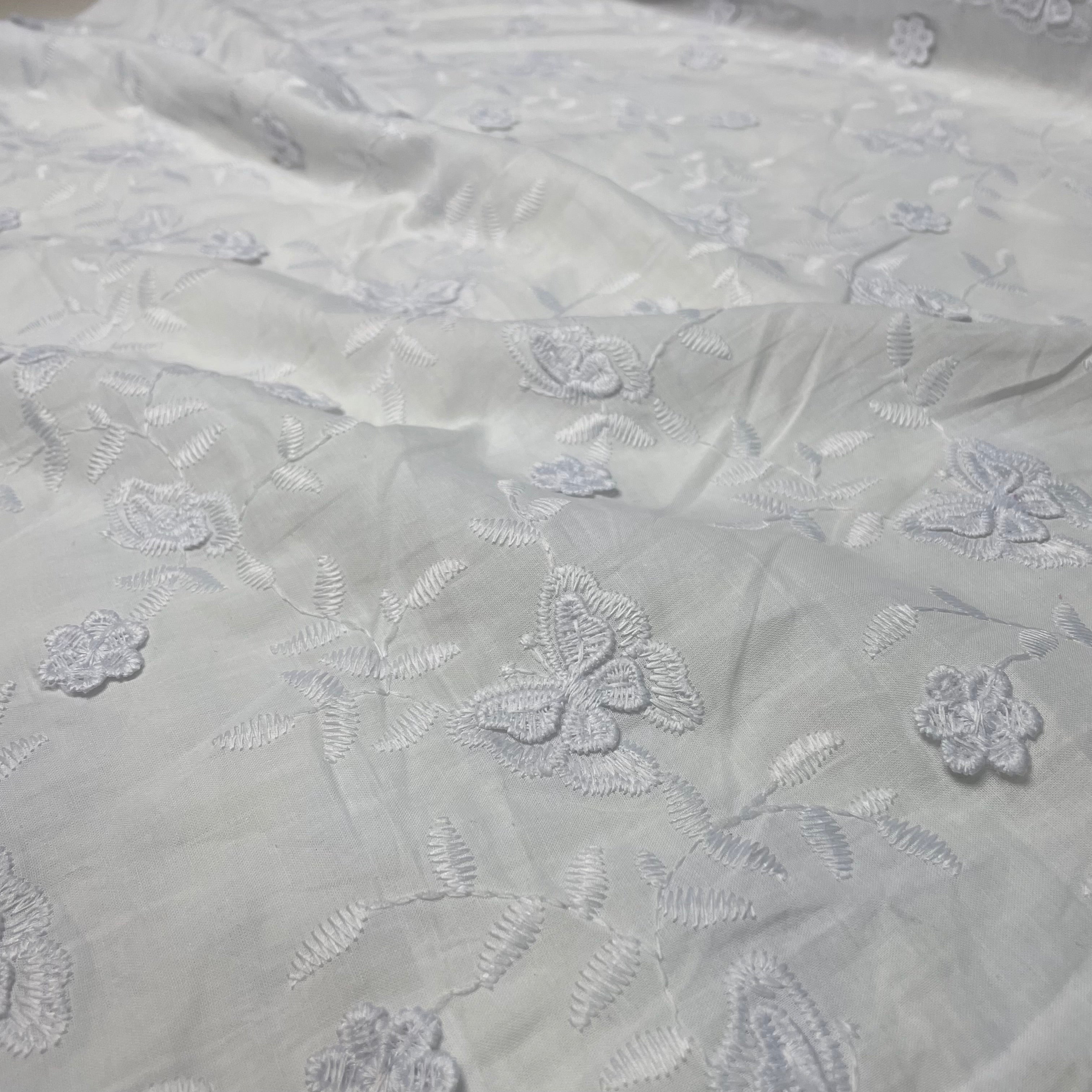 Laise Bordado Algodão Borboletas 3D Branco