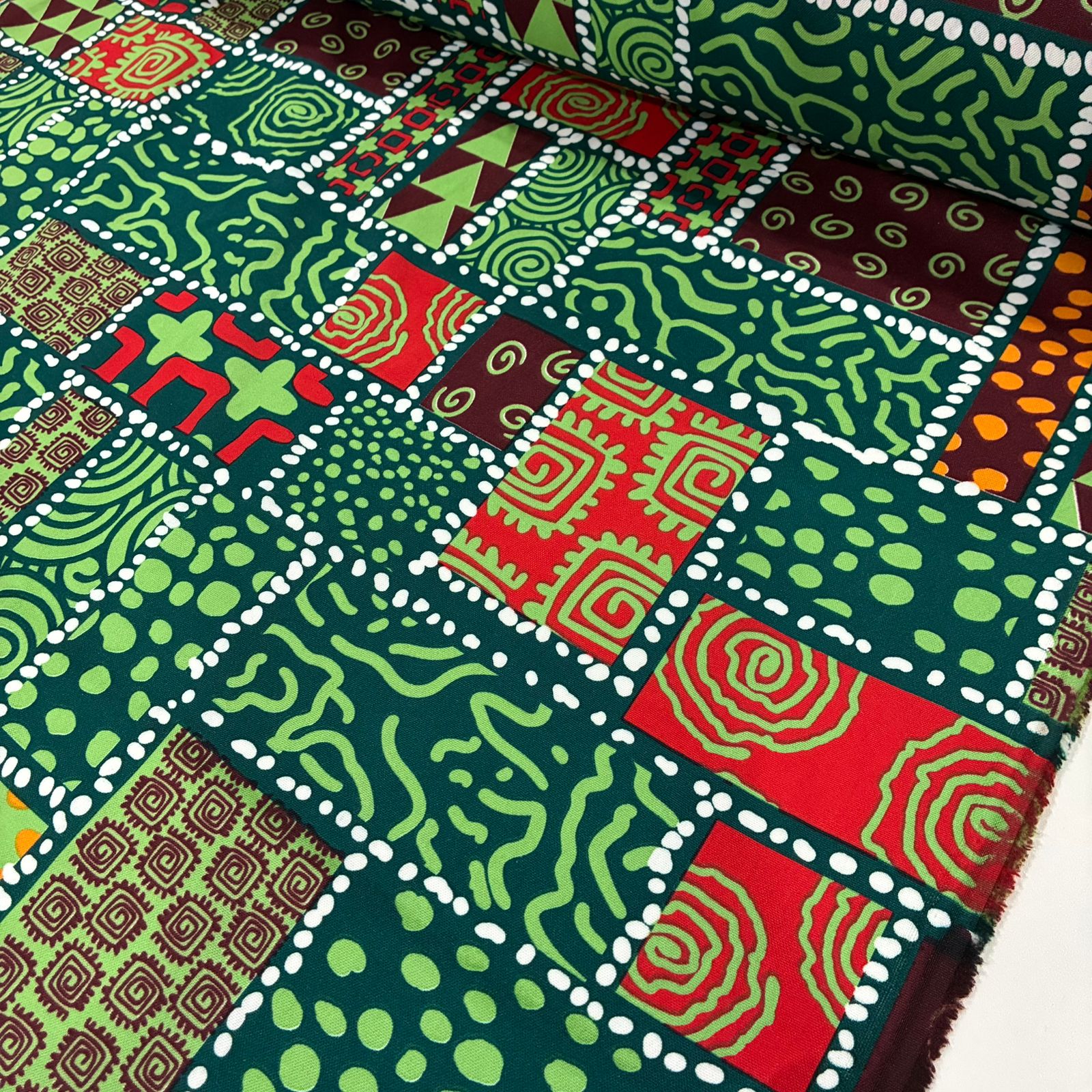 Oxford Étnico Espirais Movimento Verde e Vermelho