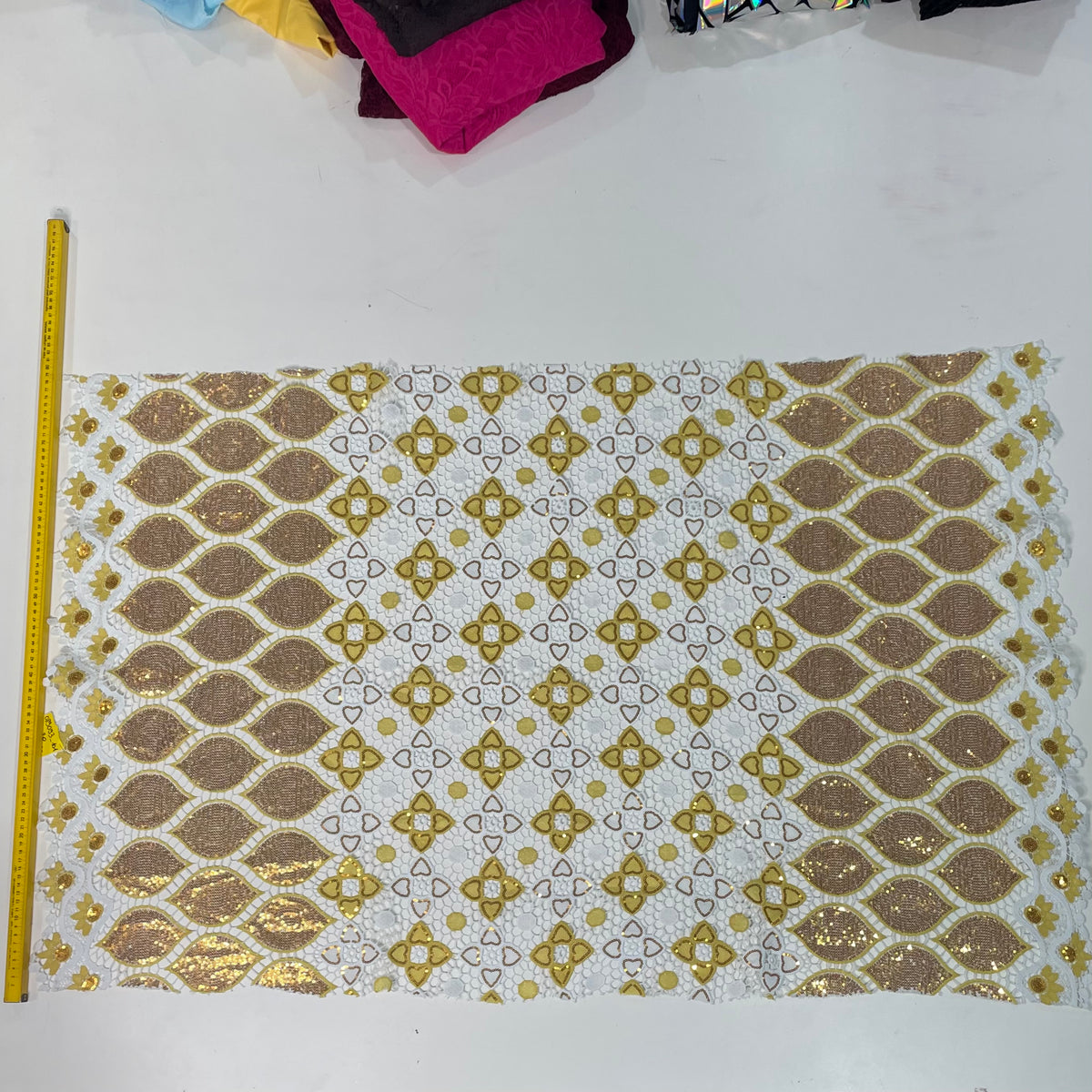 Guipir Kampala Amarelo e Dourado - Comprimento: 0,80m X Largura: 1,30m