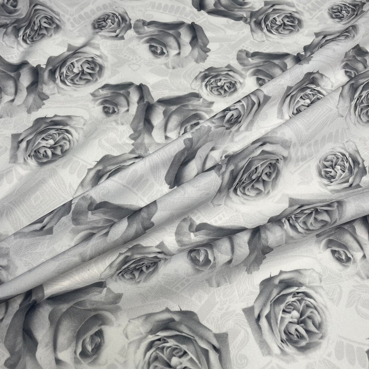 Oxford Estampado Digital Rosas Branco e Cinza
