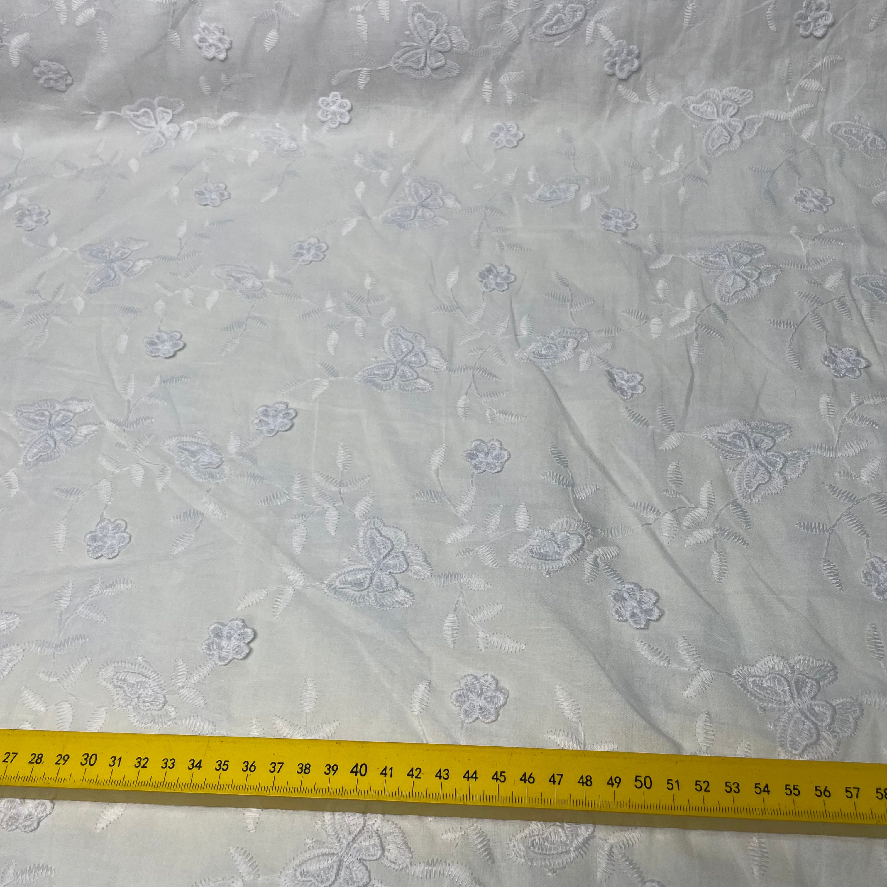 Laise Bordado Algodão Borboletas 3D Branco