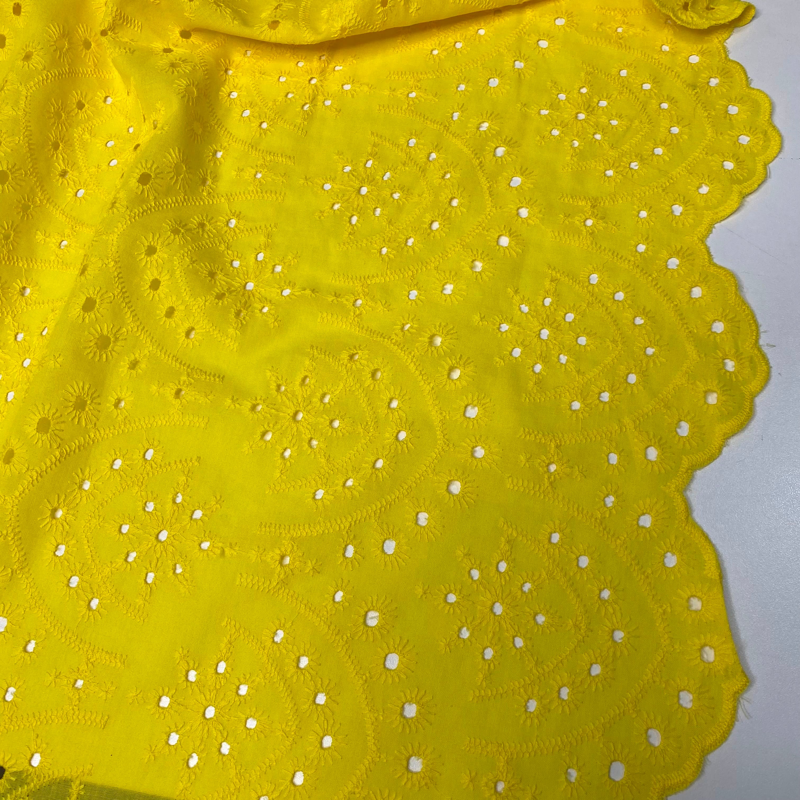 Laise Bordado Algodão Amarelo Ouro