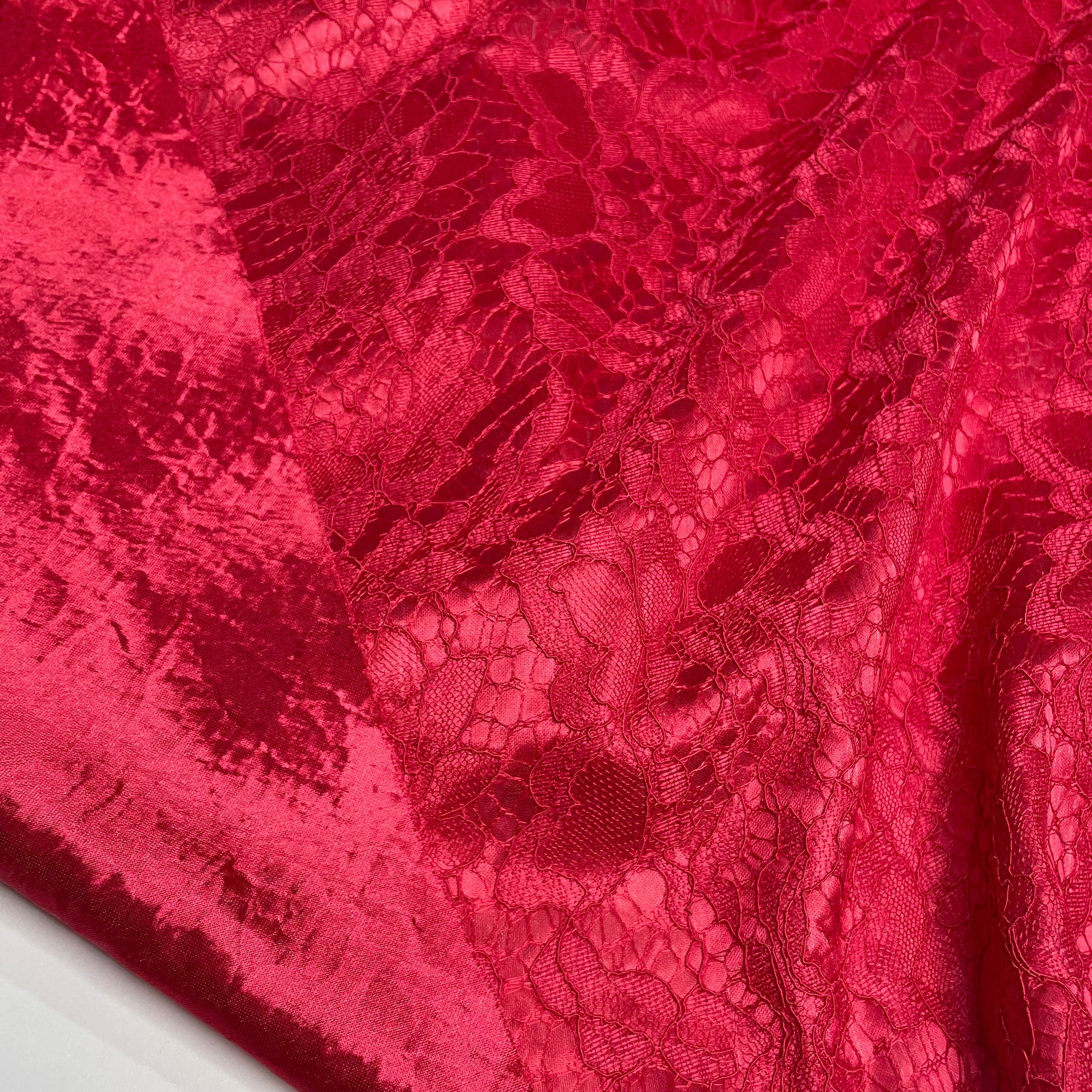 Renda Hope Lace Dublada com Cetim Vermelha