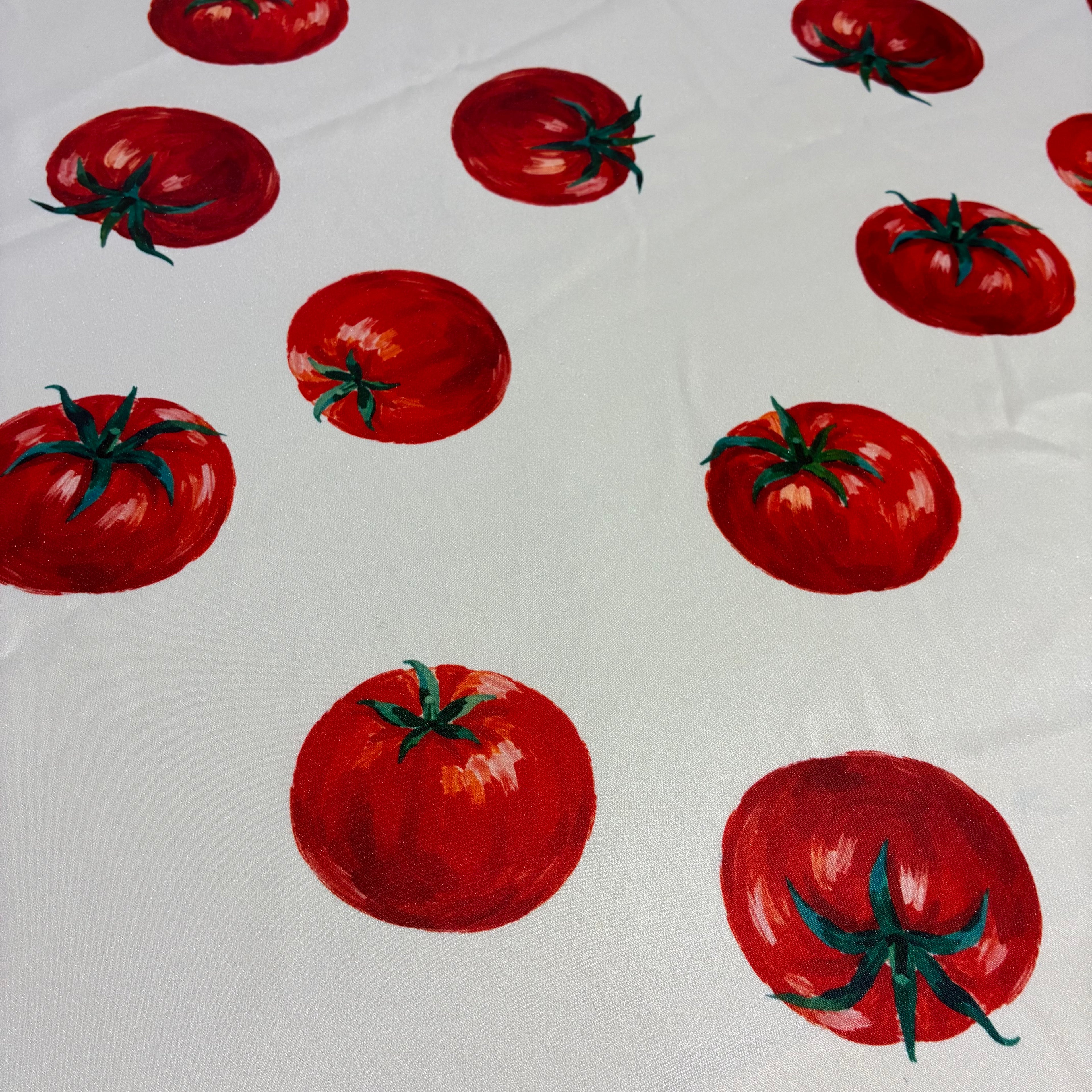 Crepe Satin Tomates Fundo Liso Marfim