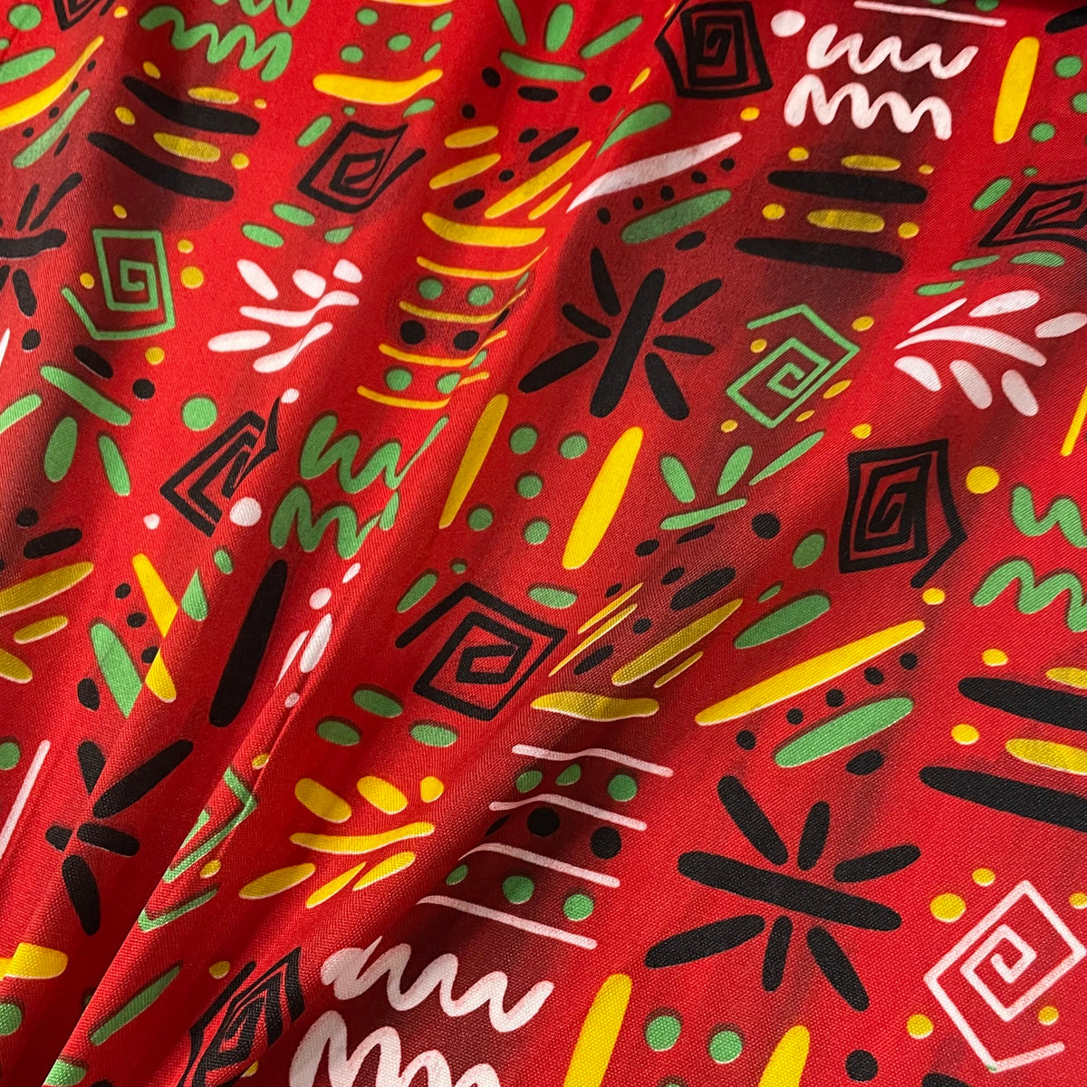 Oxford Afro Espirais e Grafismos Fundo Vermelho