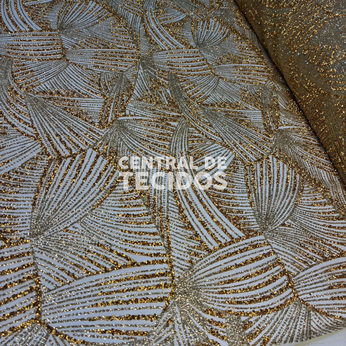Tule Design Diamante Dourado