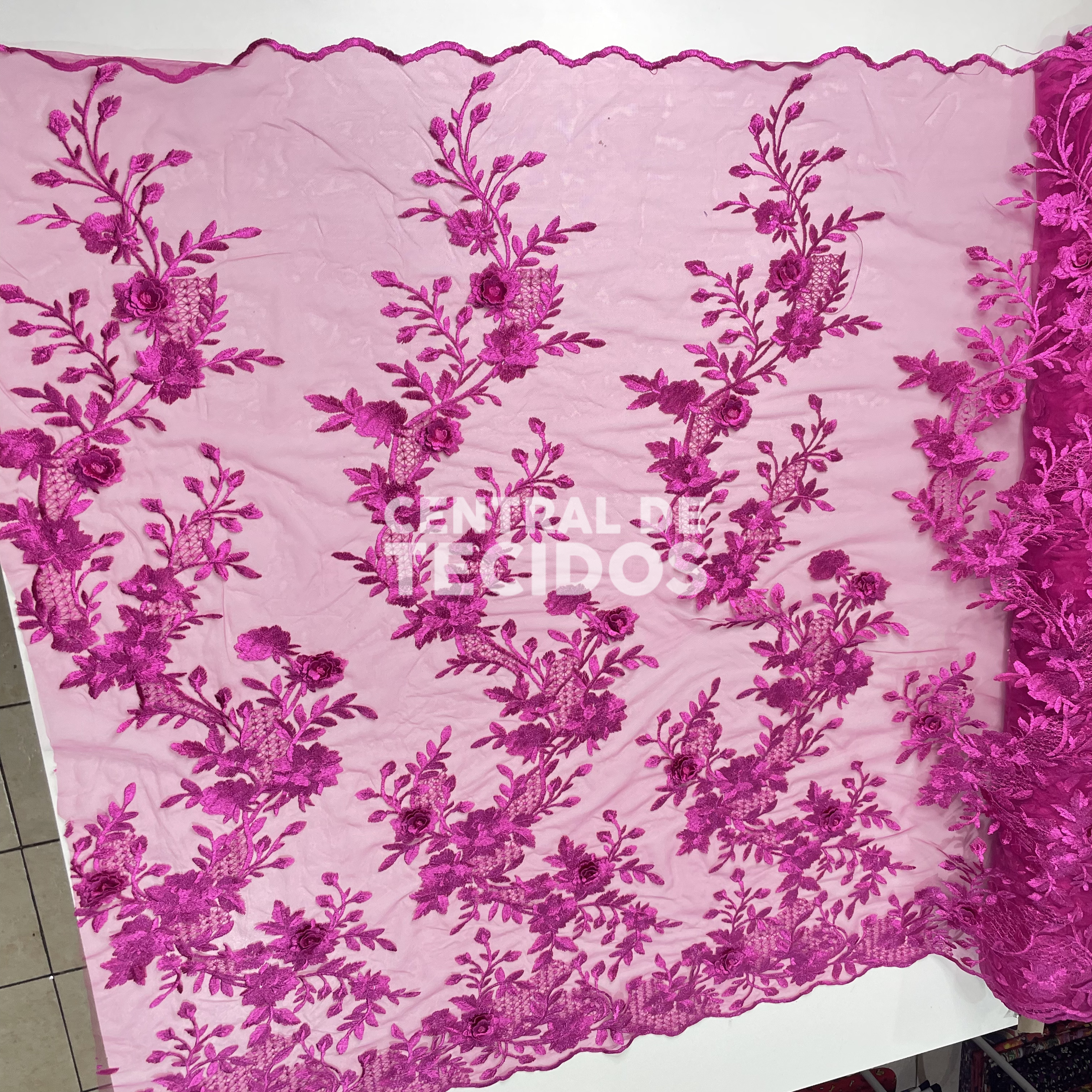 Tule Bordado 3D Floral Fúcsia