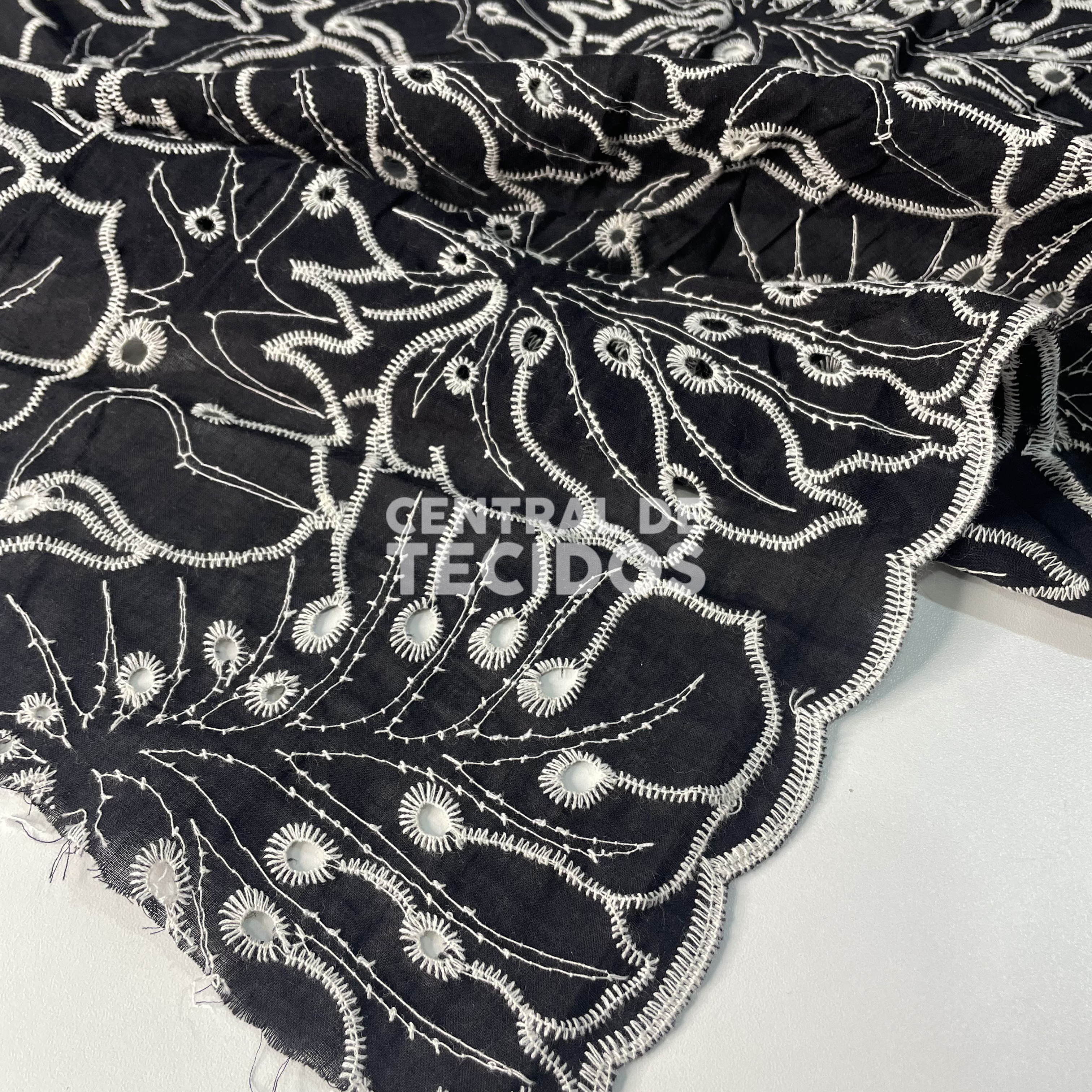 Broderi Laise Bordado Folhas Preto