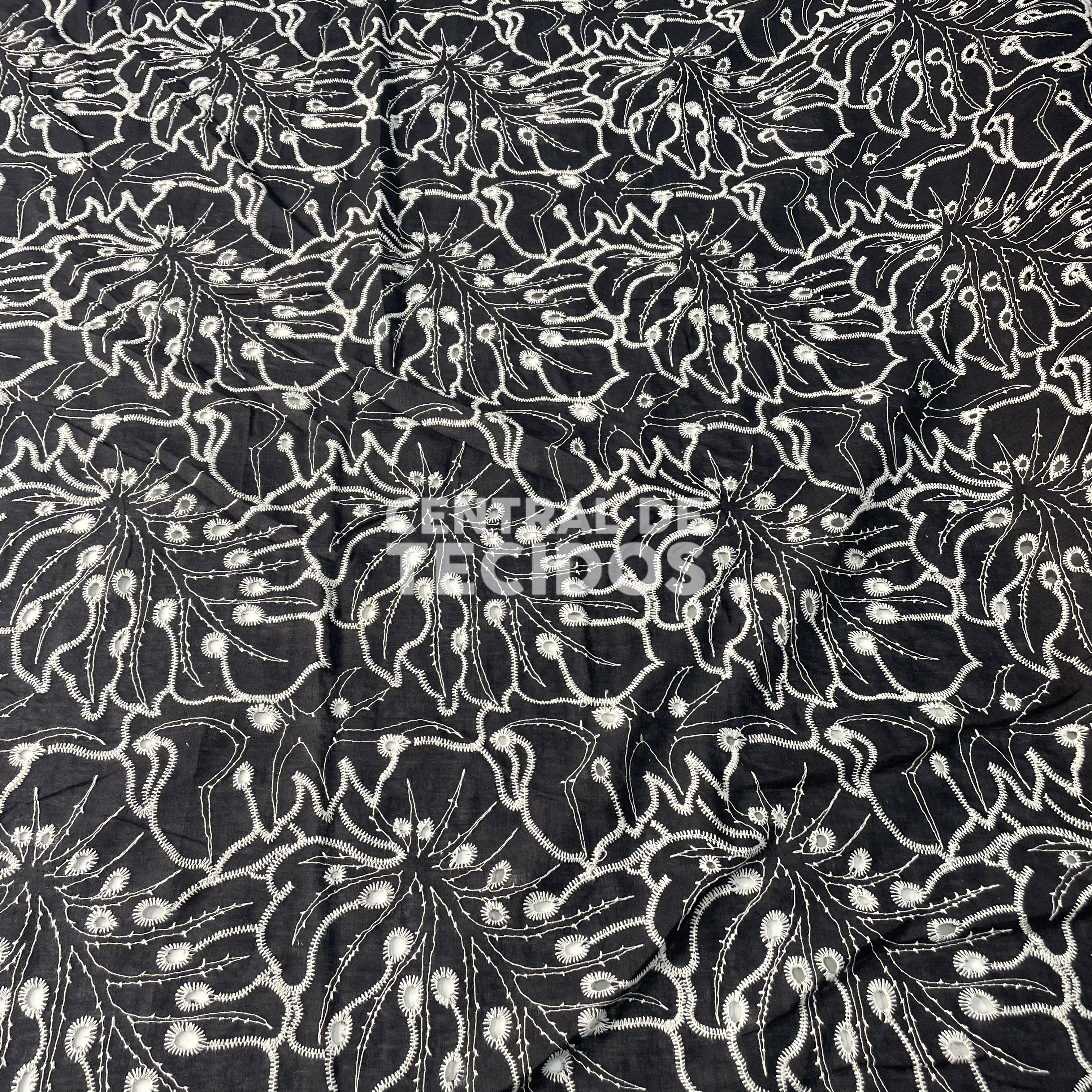 Broderi Laise Bordado Folhas Preto