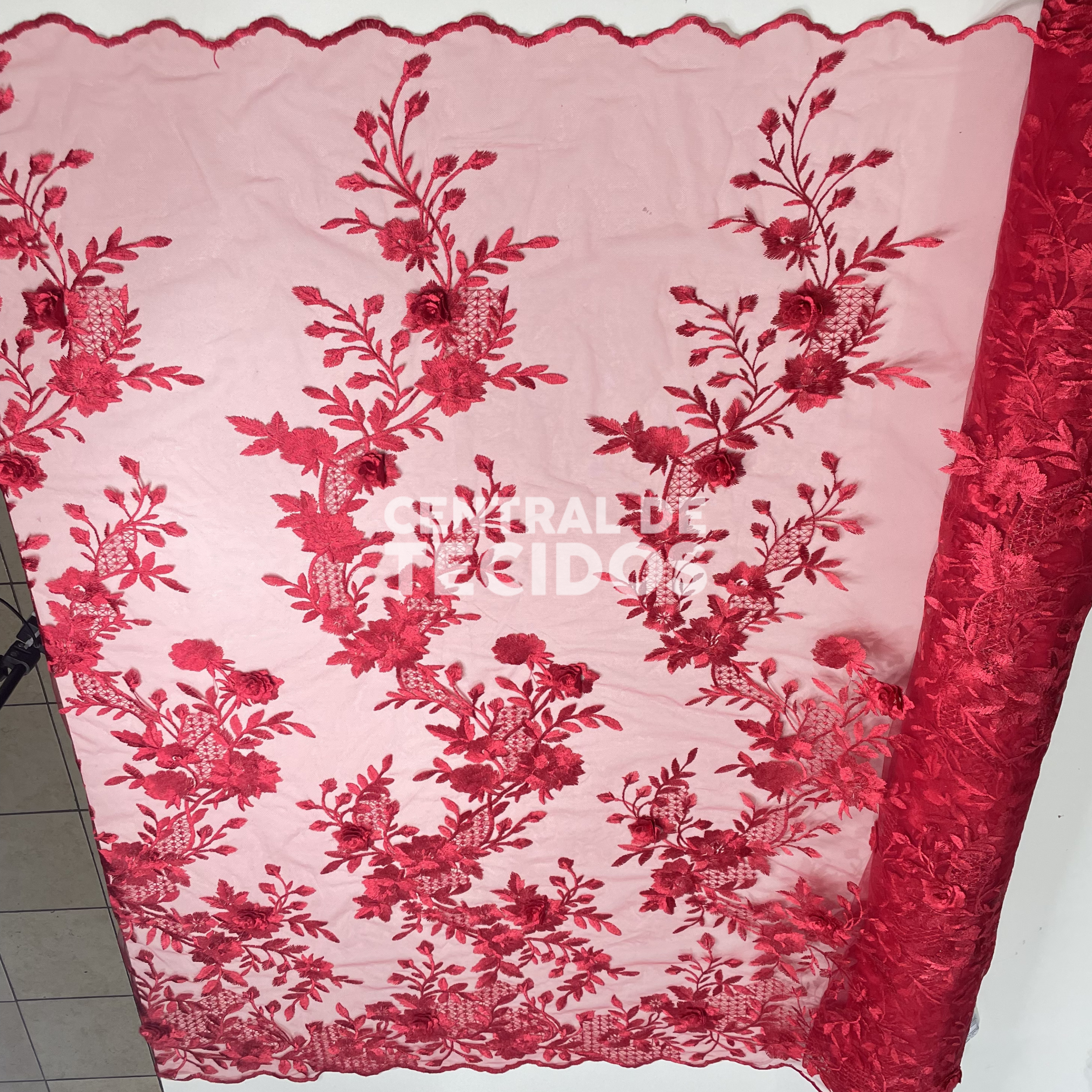 Tule Bordado 3D Floral Vermelho