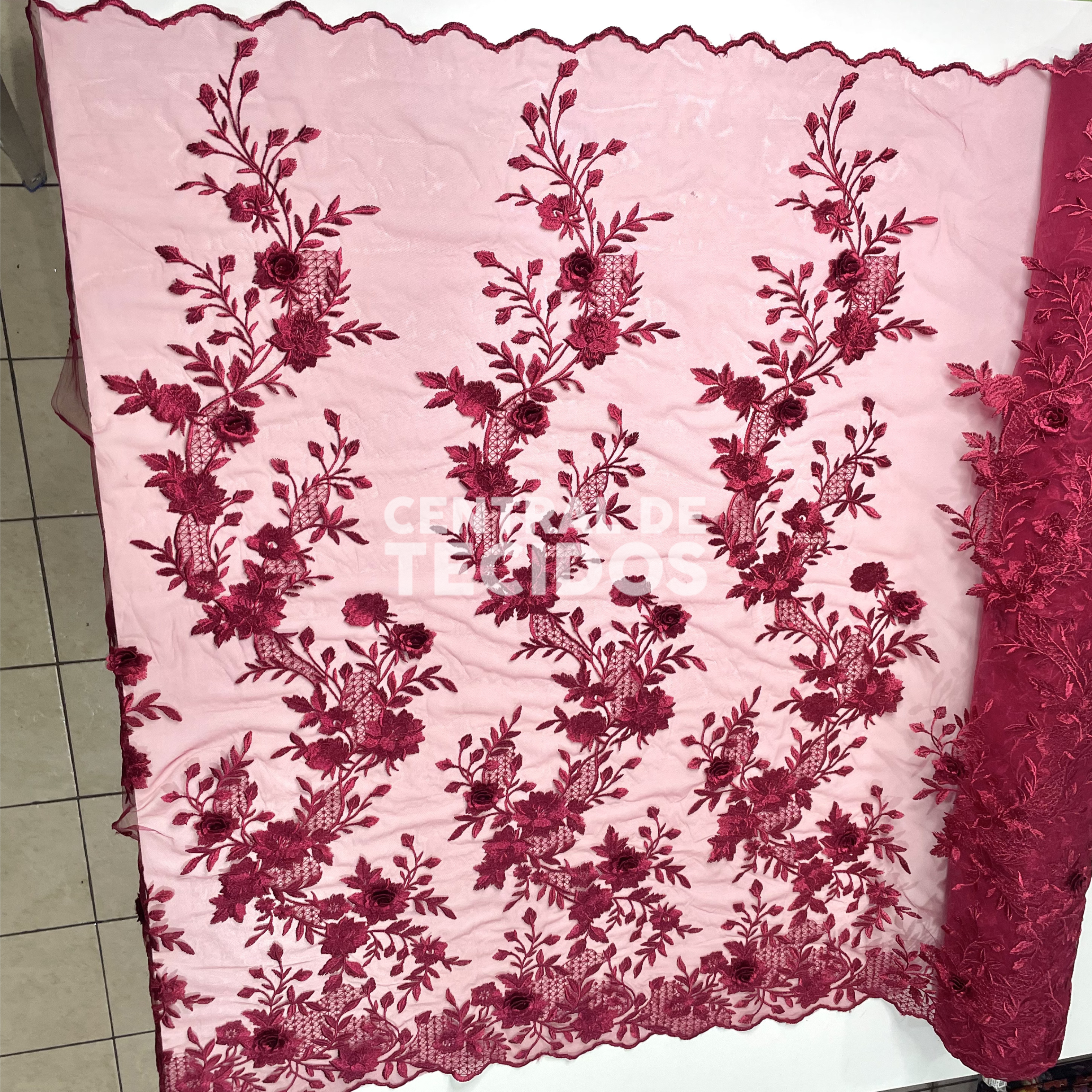 Tule Bordado 3D Floral Bordô