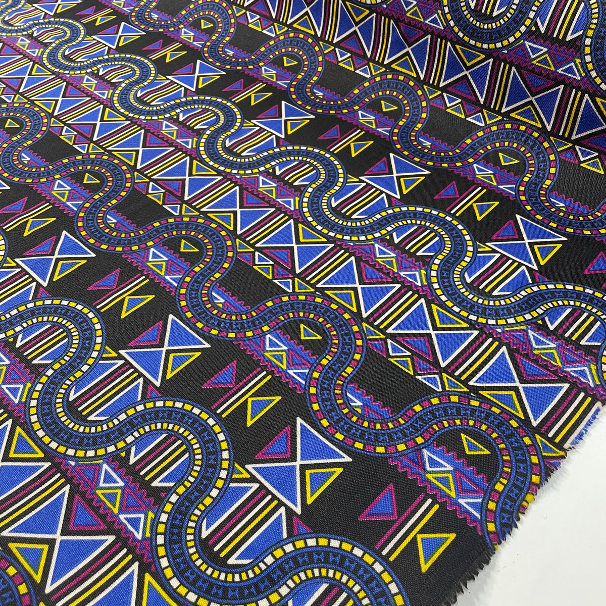 Oxford Afro Grafismos em Movimento Fundo Preto