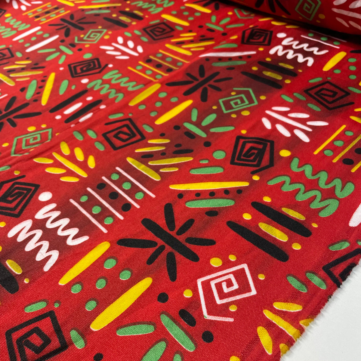 Oxford Afro Espirais e Grafismos Fundo Vermelho