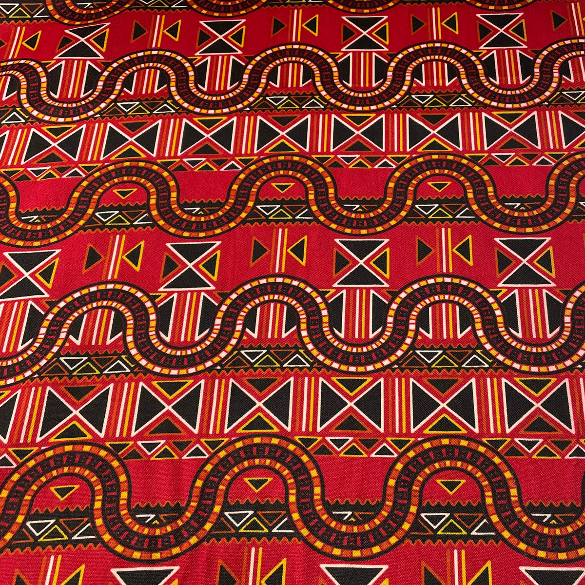 Oxford Afro Grafismos em Movimento Fundo Vermelho