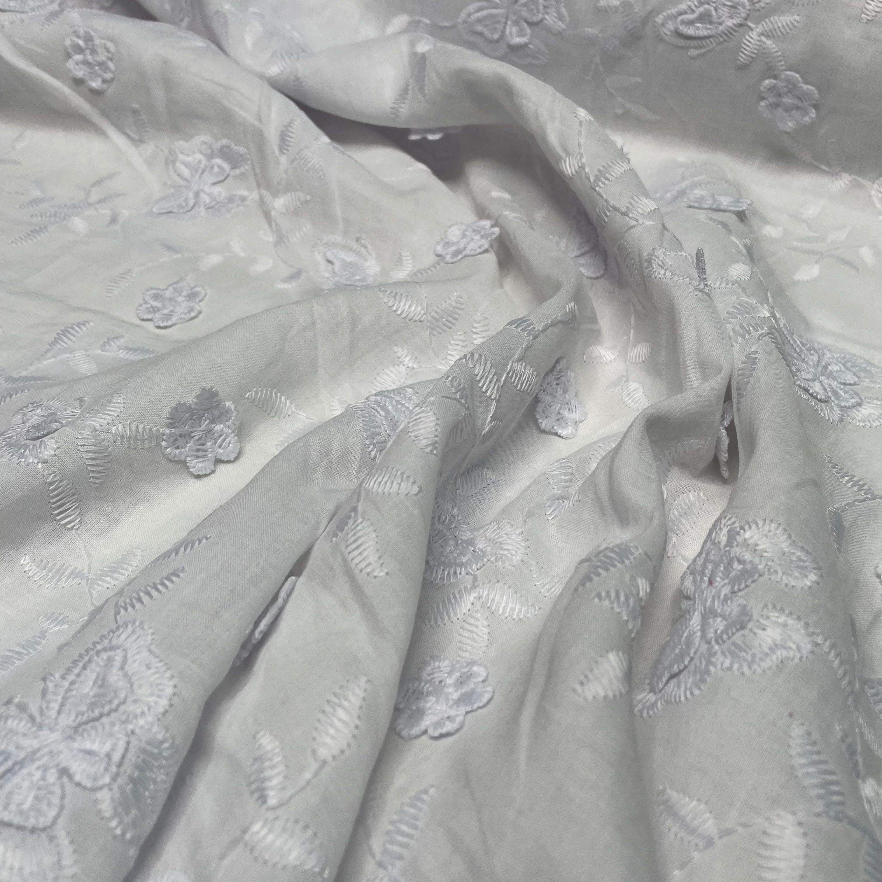 Laise Bordado Algodão Borboletas 3D Branco