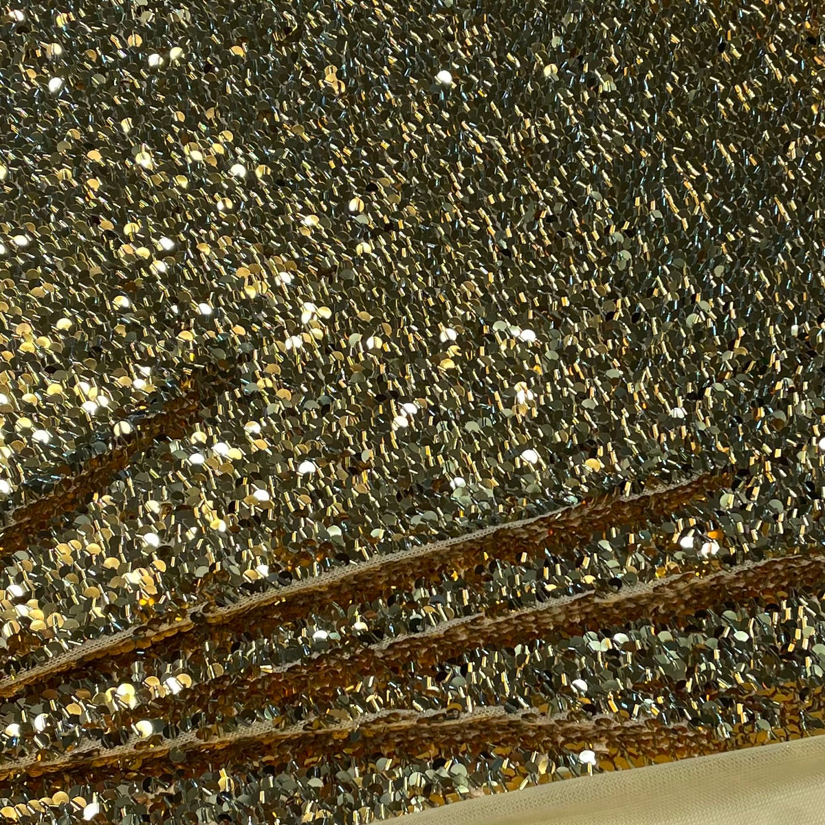 Tule Paetê com Canutilho Dourado