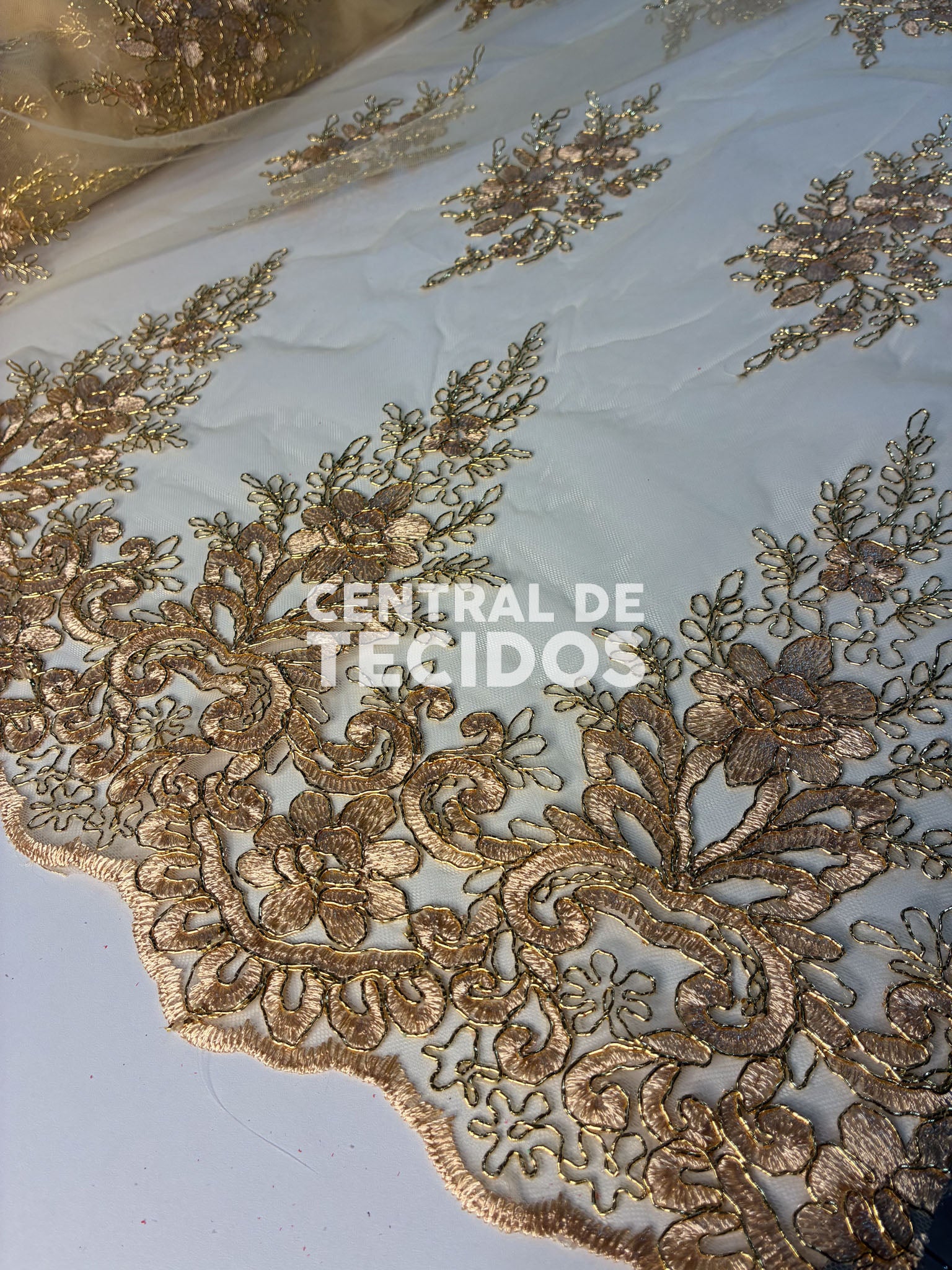 Tule Bordado Metalic Dourado