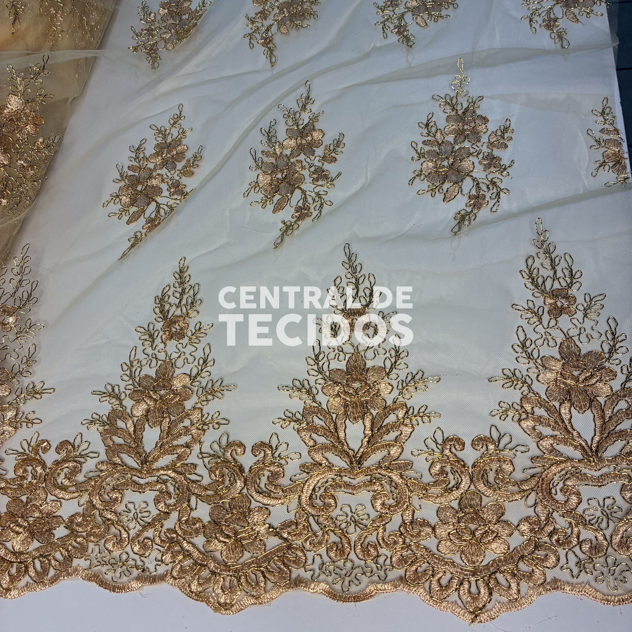 Tule Bordado Metalic Dourado