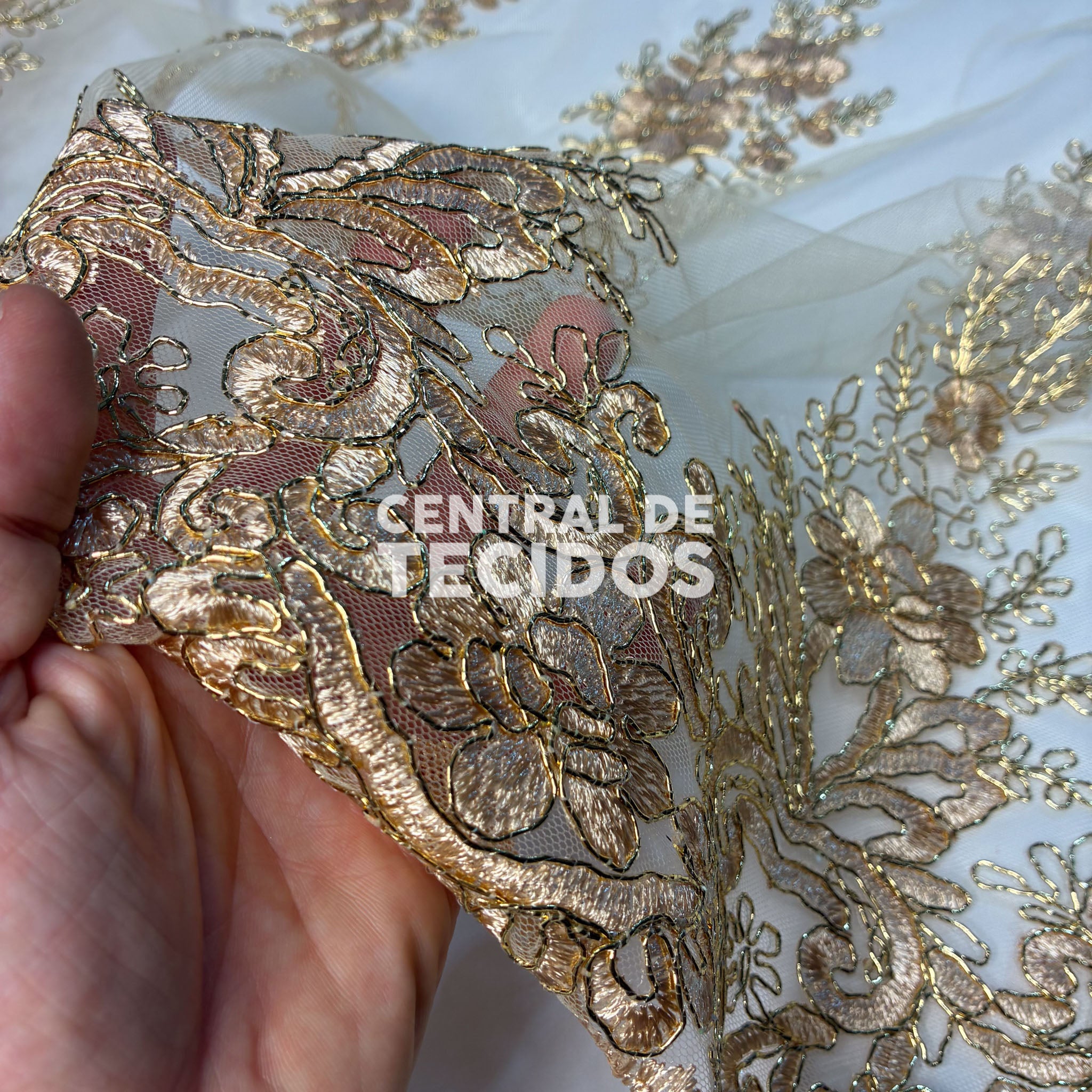 Tule Bordado Metalic Dourado