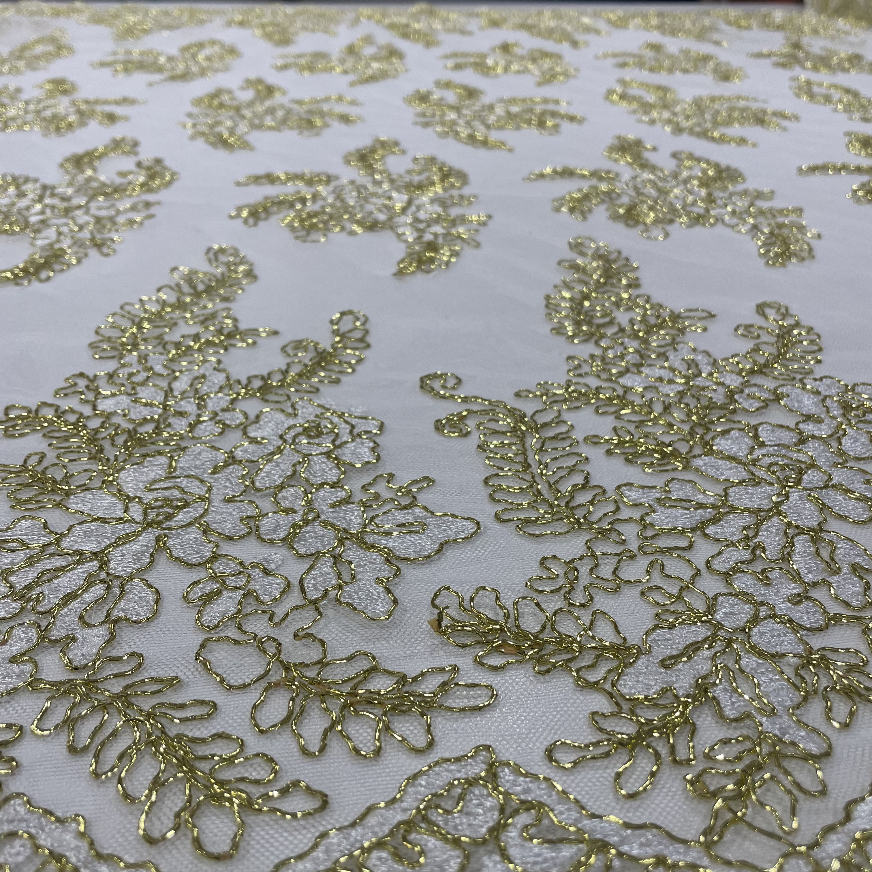 Tule Bordado Metalic Branco e Dourado